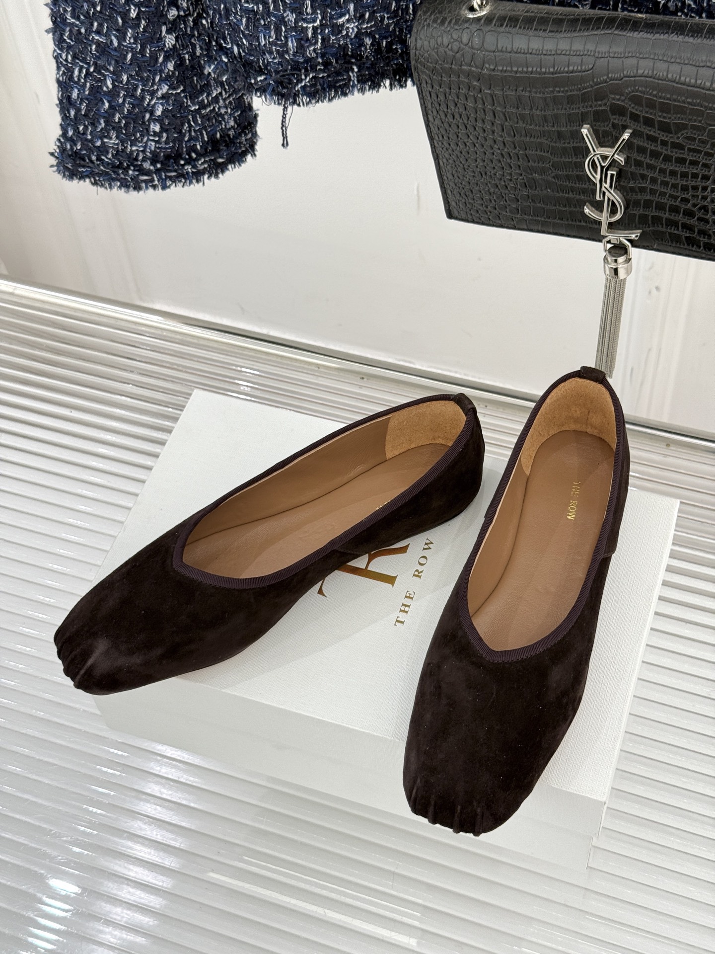 The Row25WF新品复古老钱风平底奶奶鞋单鞋The Row是老钱风的高阶时尚的终极表达。将品牌标志