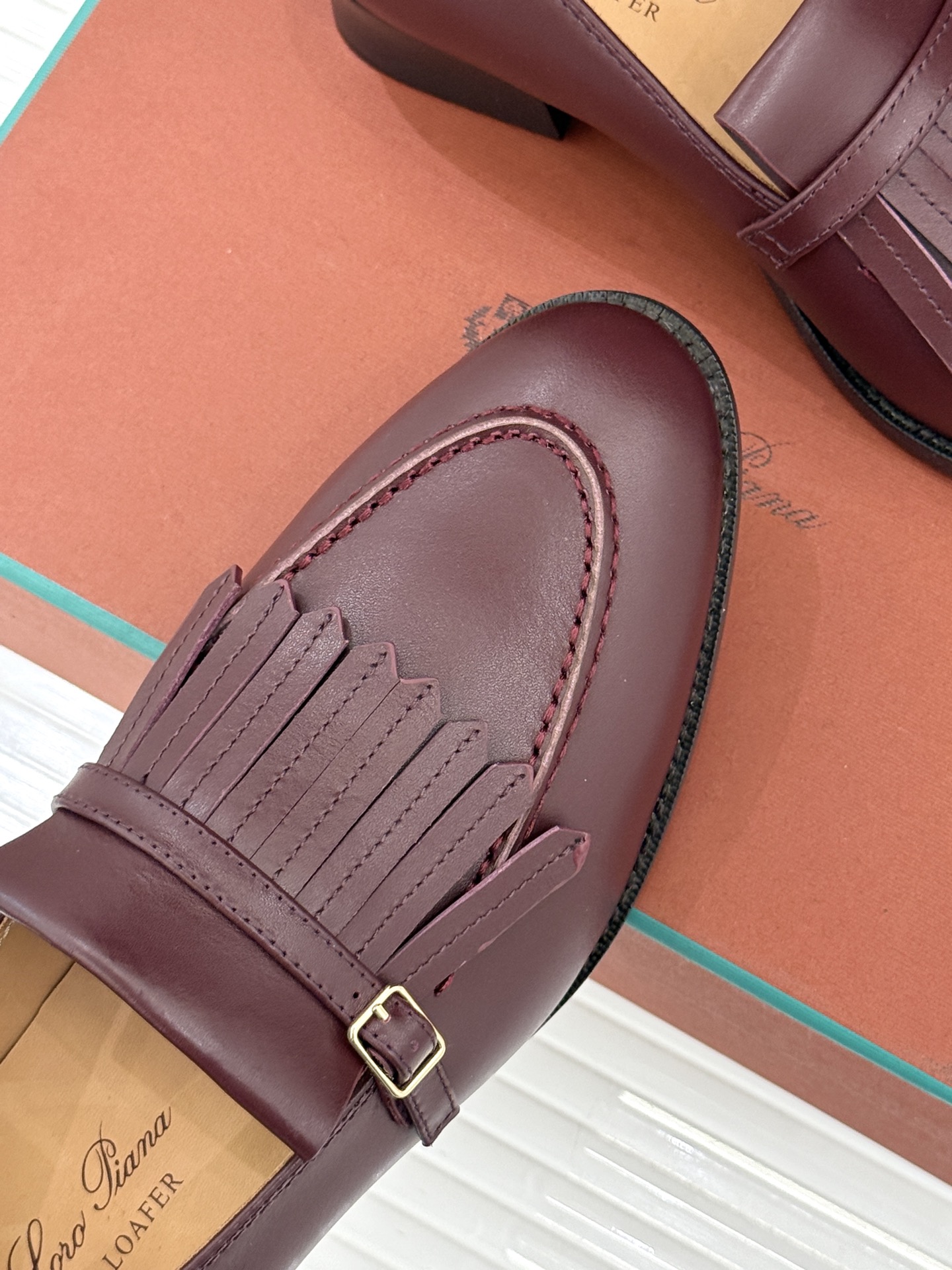 Loro Piana26WF新品老钱风复古流苏乐福鞋当复古流苏邂逅LP的匠艺执念便有了跨越潮流的经典之作