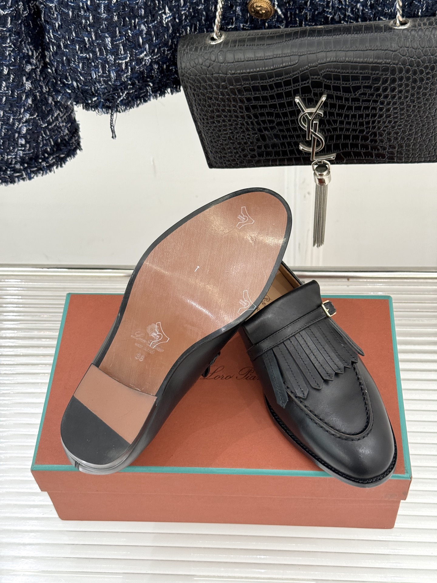 Loro Piana26WF新品老钱风复古流苏乐福鞋当复古流苏邂逅LP的匠艺执念便有了跨越潮流的经典之作