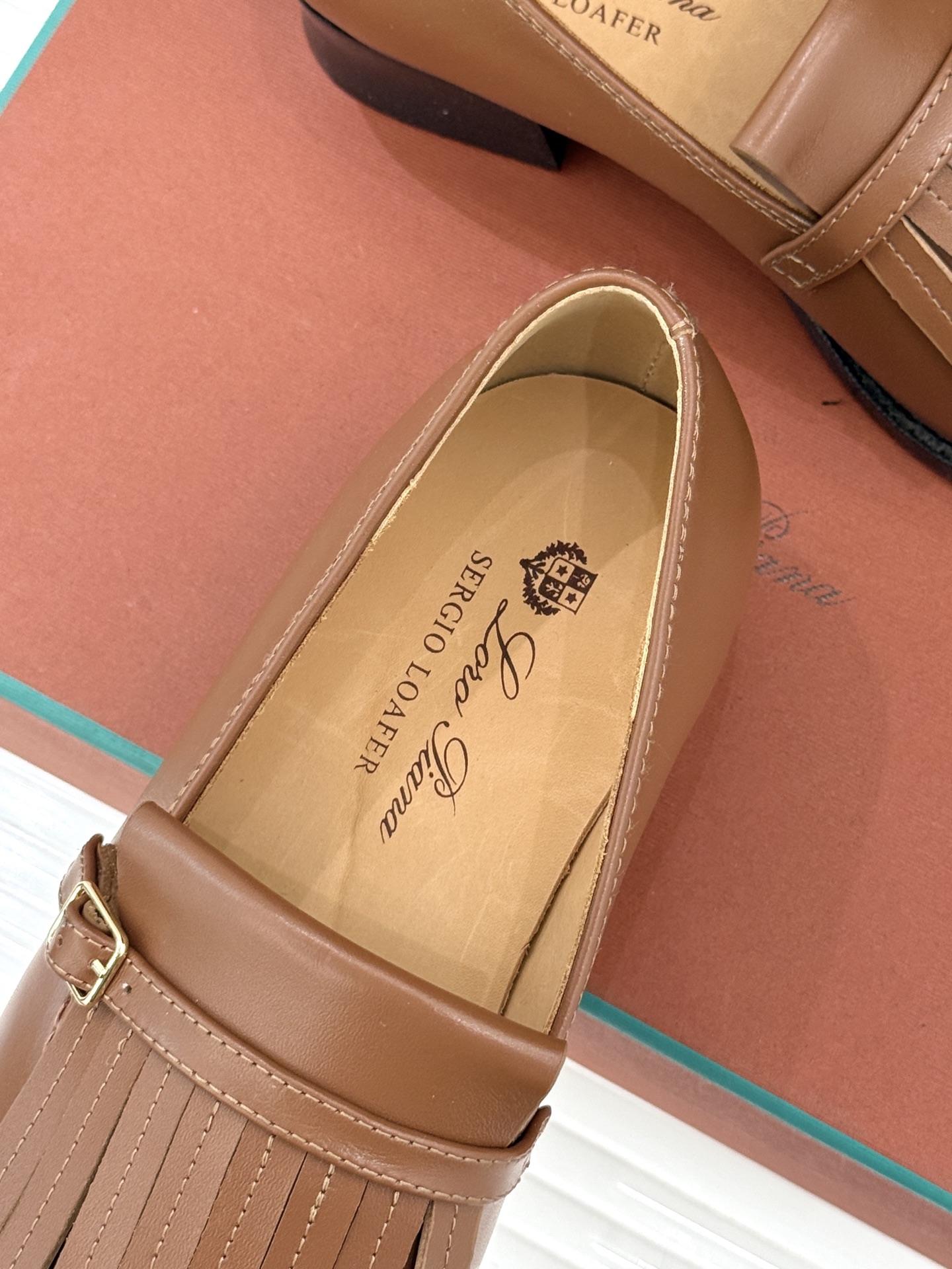 Loro Piana26WF新品老钱风复古流苏乐福鞋当复古流苏邂逅LP的匠艺执念便有了跨越潮流的经典之作