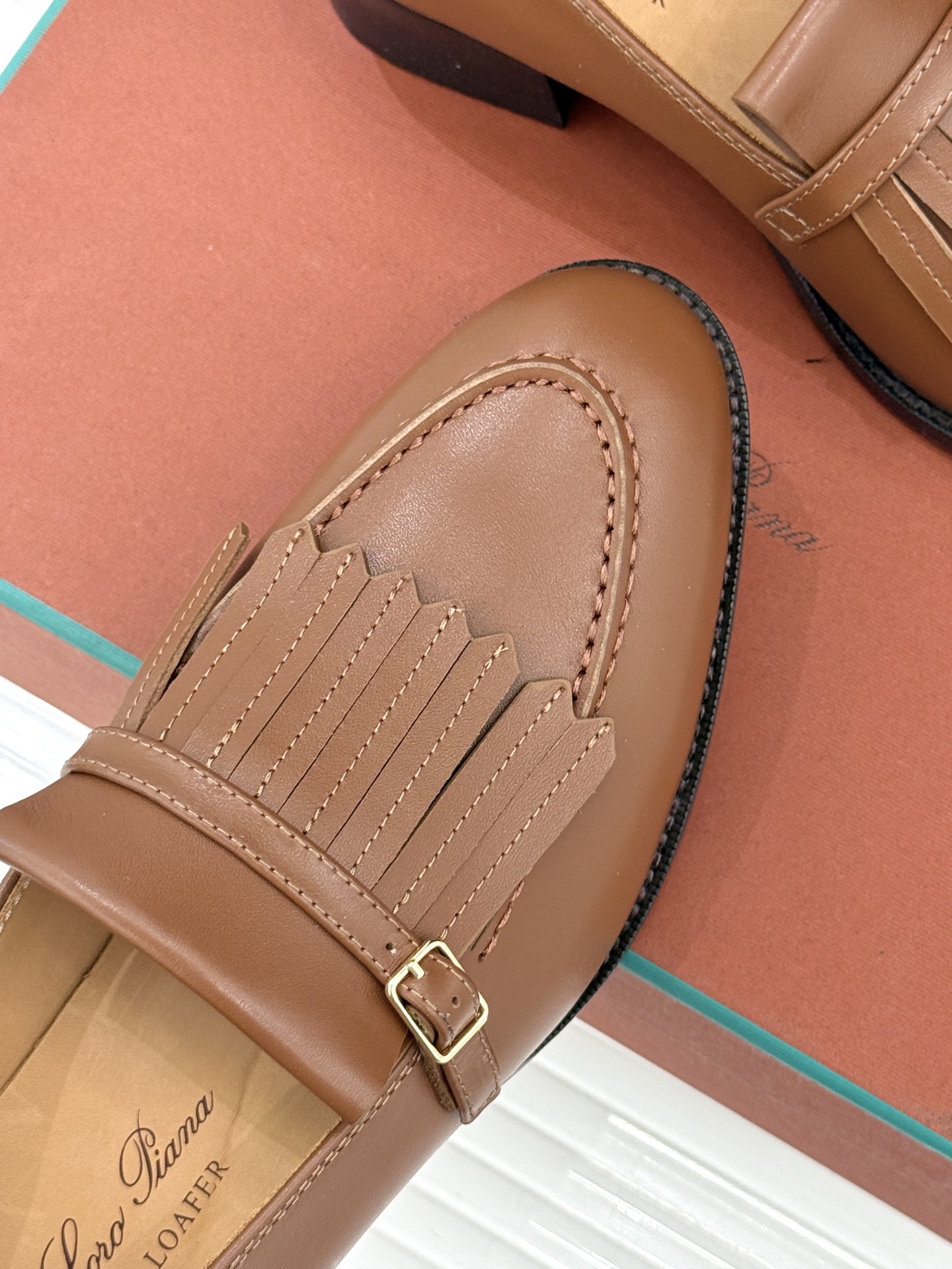 Loro Piana26WF新品老钱风复古流苏乐福鞋当复古流苏邂逅LP的匠艺执念便有了跨越潮流的经典之作