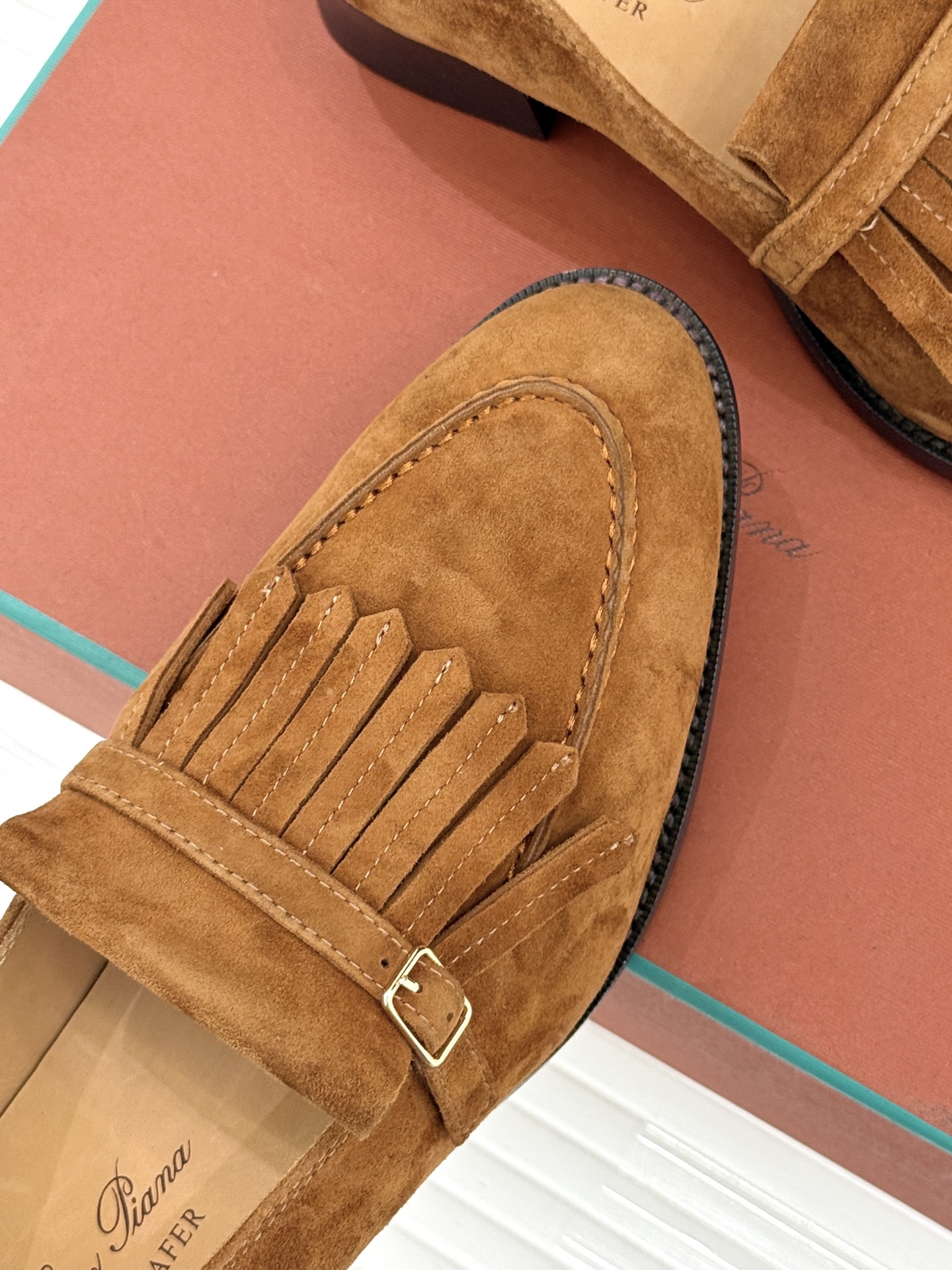 Loro Piana26WF新品老钱风复古流苏乐福鞋当复古流苏邂逅LP的匠艺执念便有了跨越潮流的经典之作