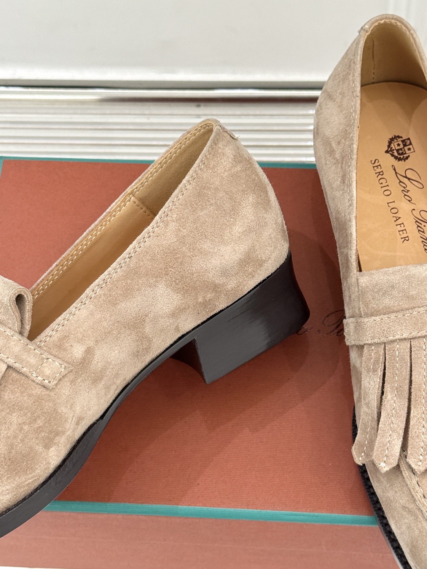 Loro Piana26WF新品老钱风复古流苏乐福鞋当复古流苏邂逅LP的匠艺执念便有了跨越潮流的经典之作