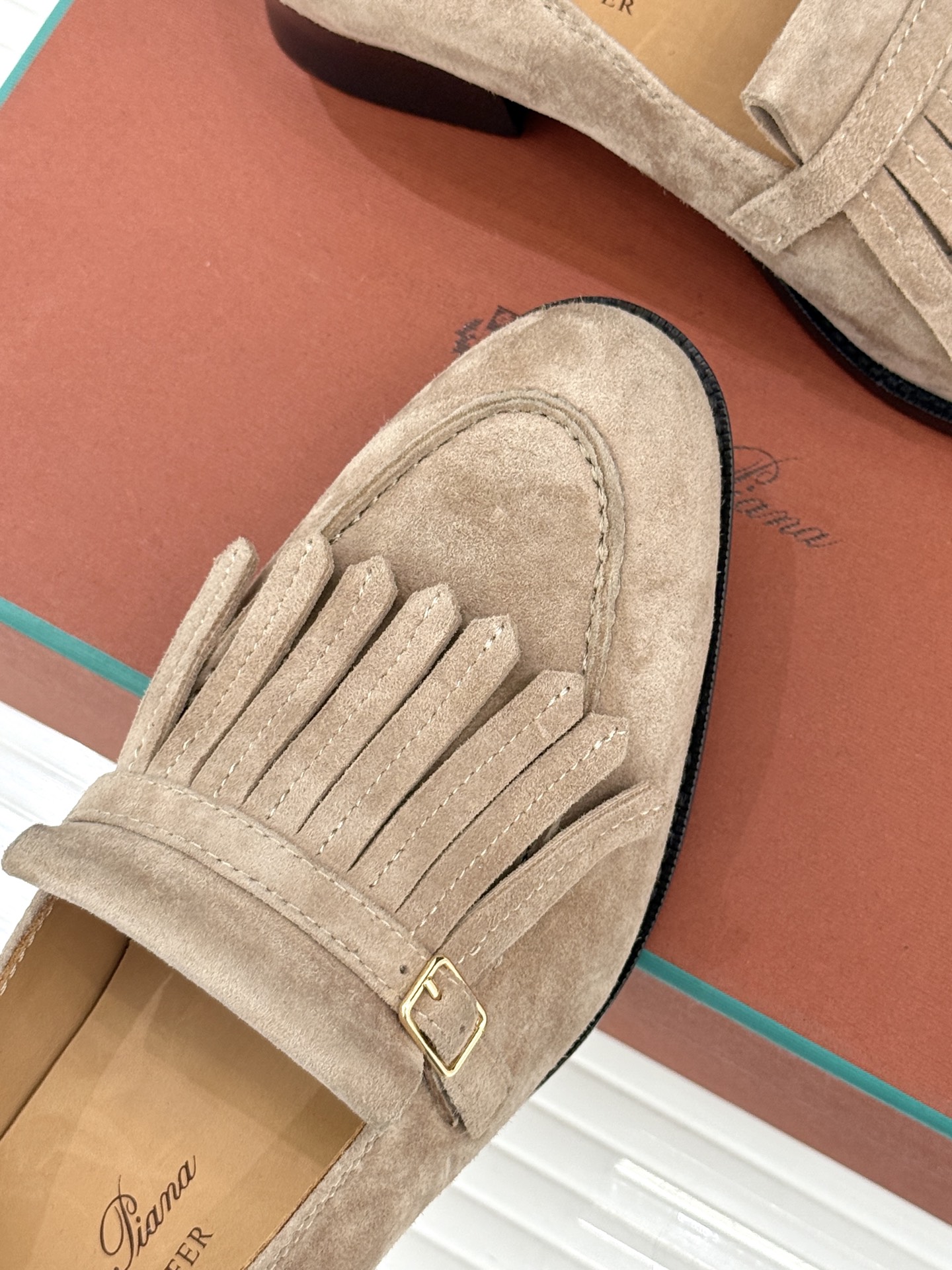 Loro Piana26WF新品老钱风复古流苏乐福鞋当复古流苏邂逅LP的匠艺执念便有了跨越潮流的经典之作