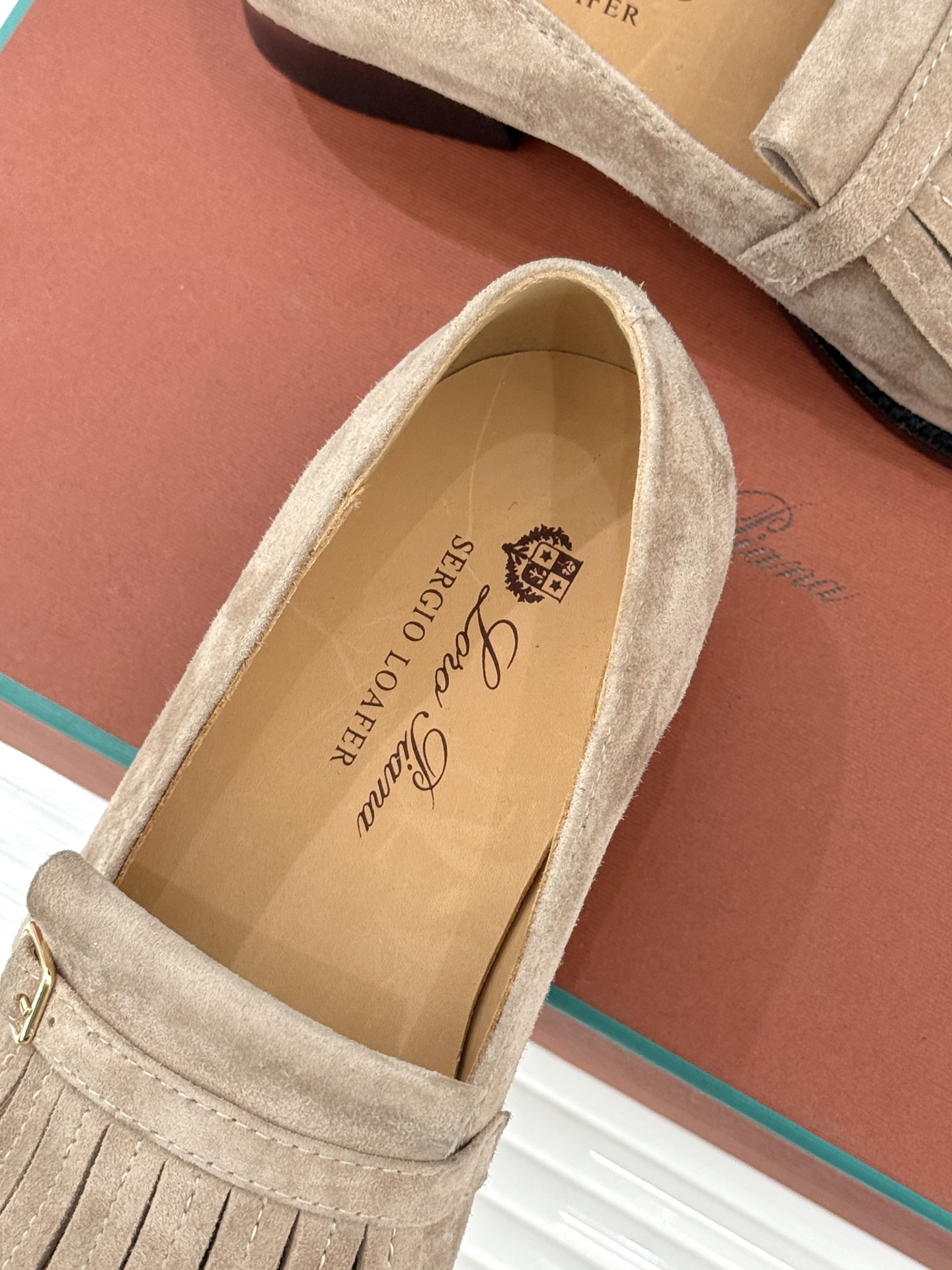 Loro Piana26WF新品老钱风复古流苏乐福鞋当复古流苏邂逅LP的匠艺执念便有了跨越潮流的经典之作