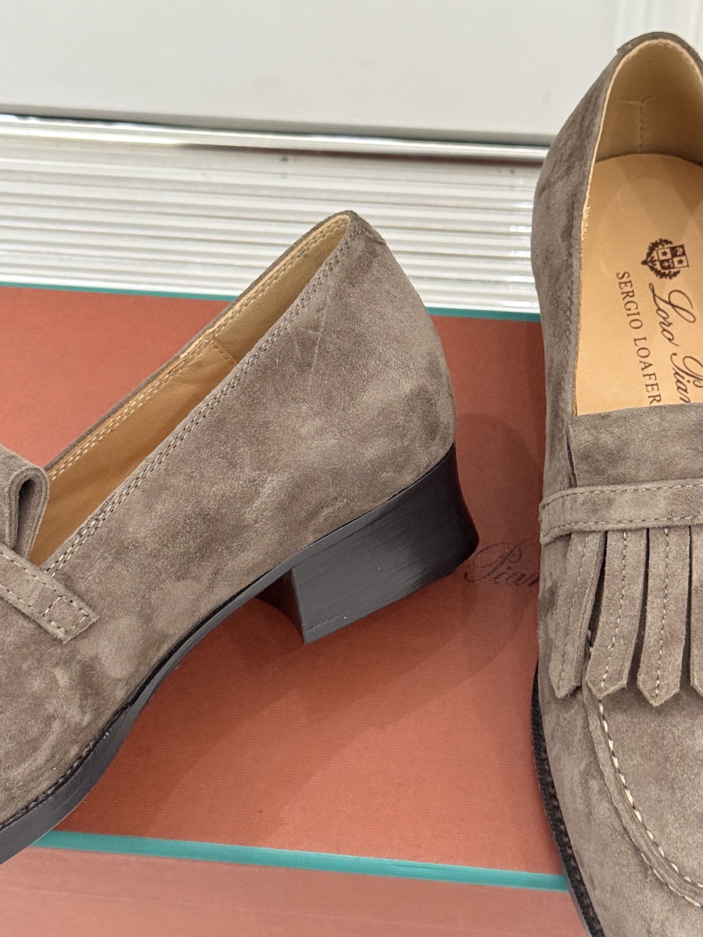 Loro Piana26WF新品老钱风复古流苏乐福鞋当复古流苏邂逅LP的匠艺执念便有了跨越潮流的经典之作