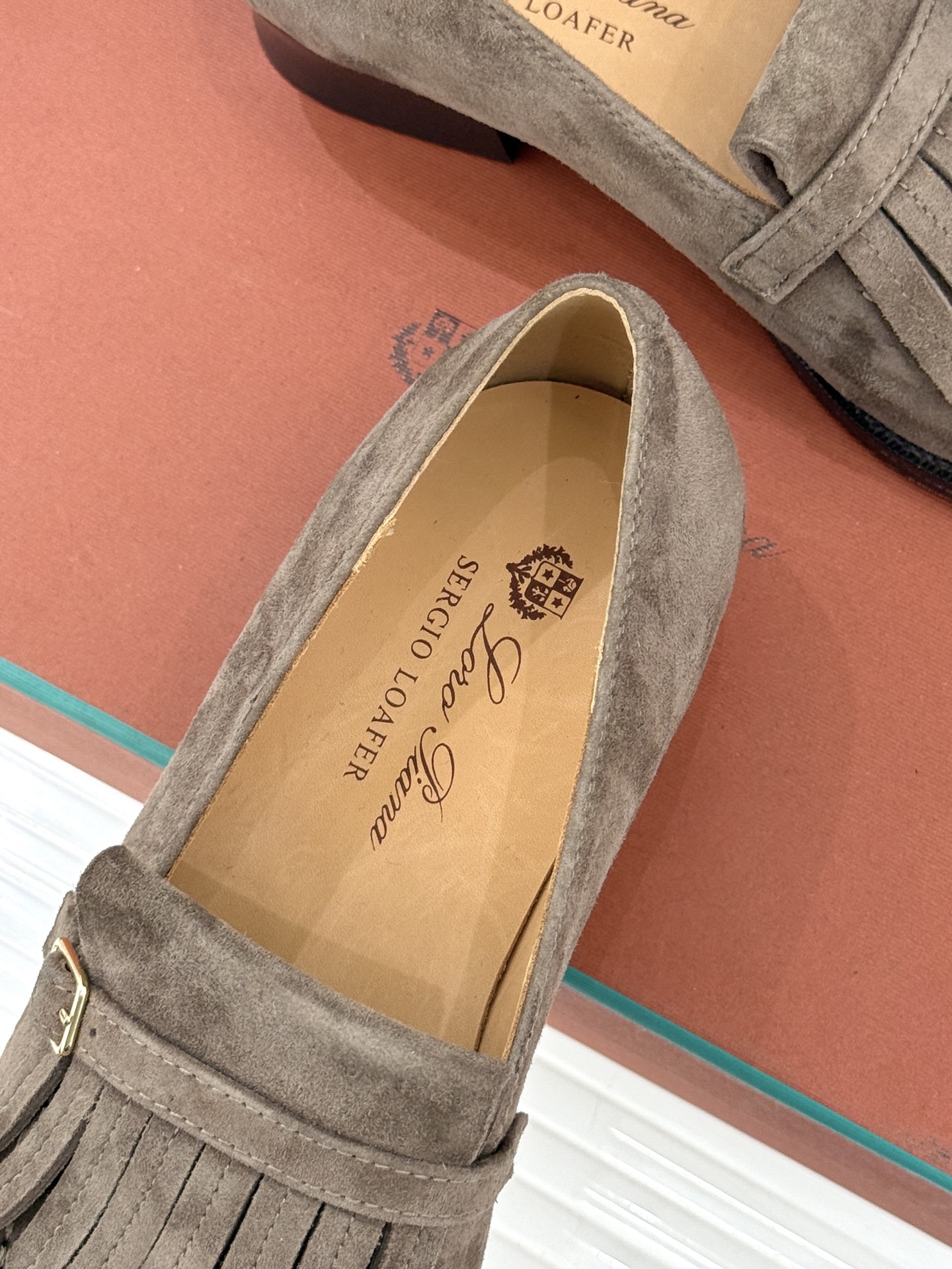 Loro Piana26WF新品老钱风复古流苏乐福鞋当复古流苏邂逅LP的匠艺执念便有了跨越潮流的经典之作