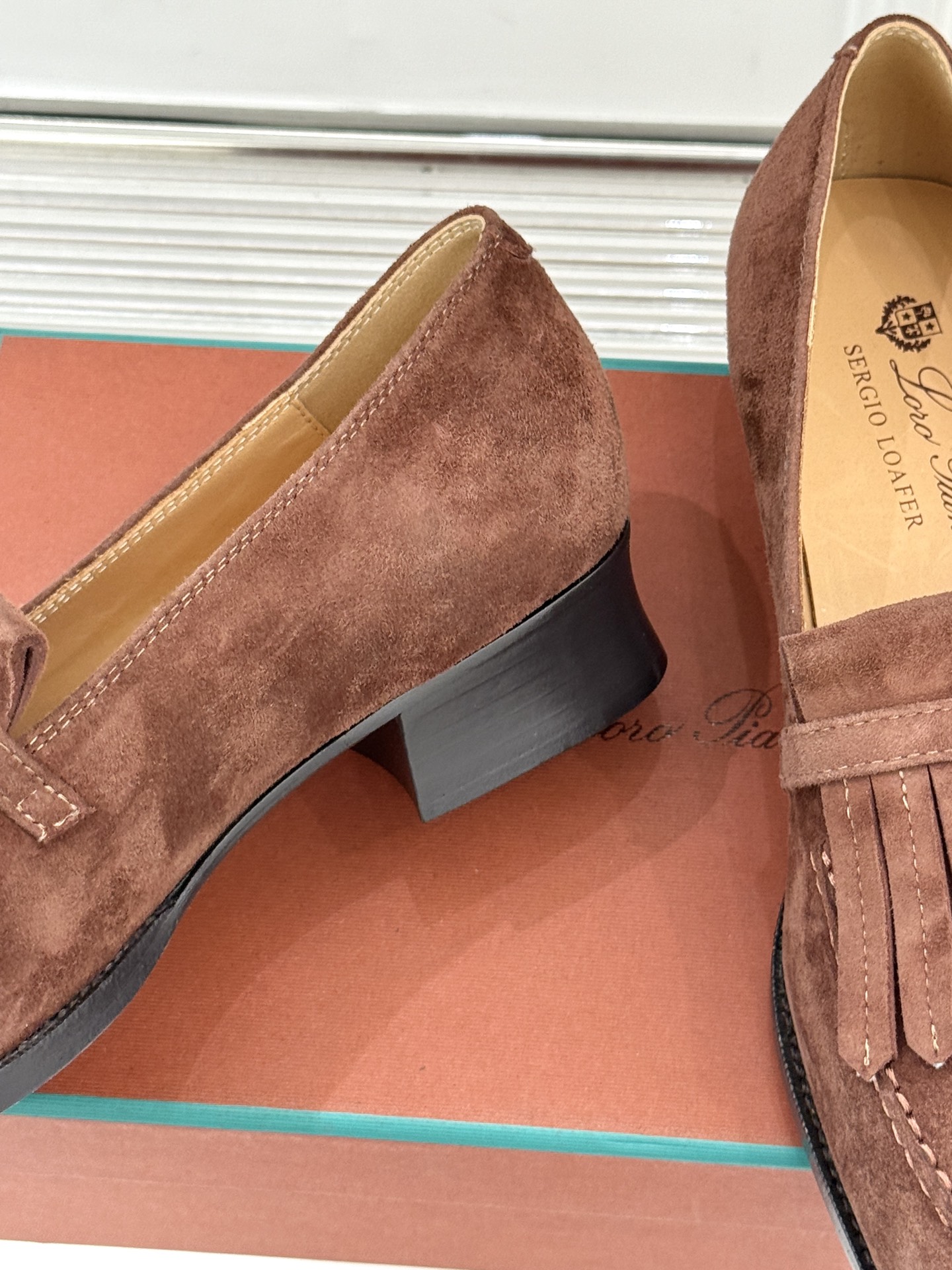 Loro Piana26WF新品老钱风复古流苏乐福鞋当复古流苏邂逅LP的匠艺执念便有了跨越潮流的经典之作