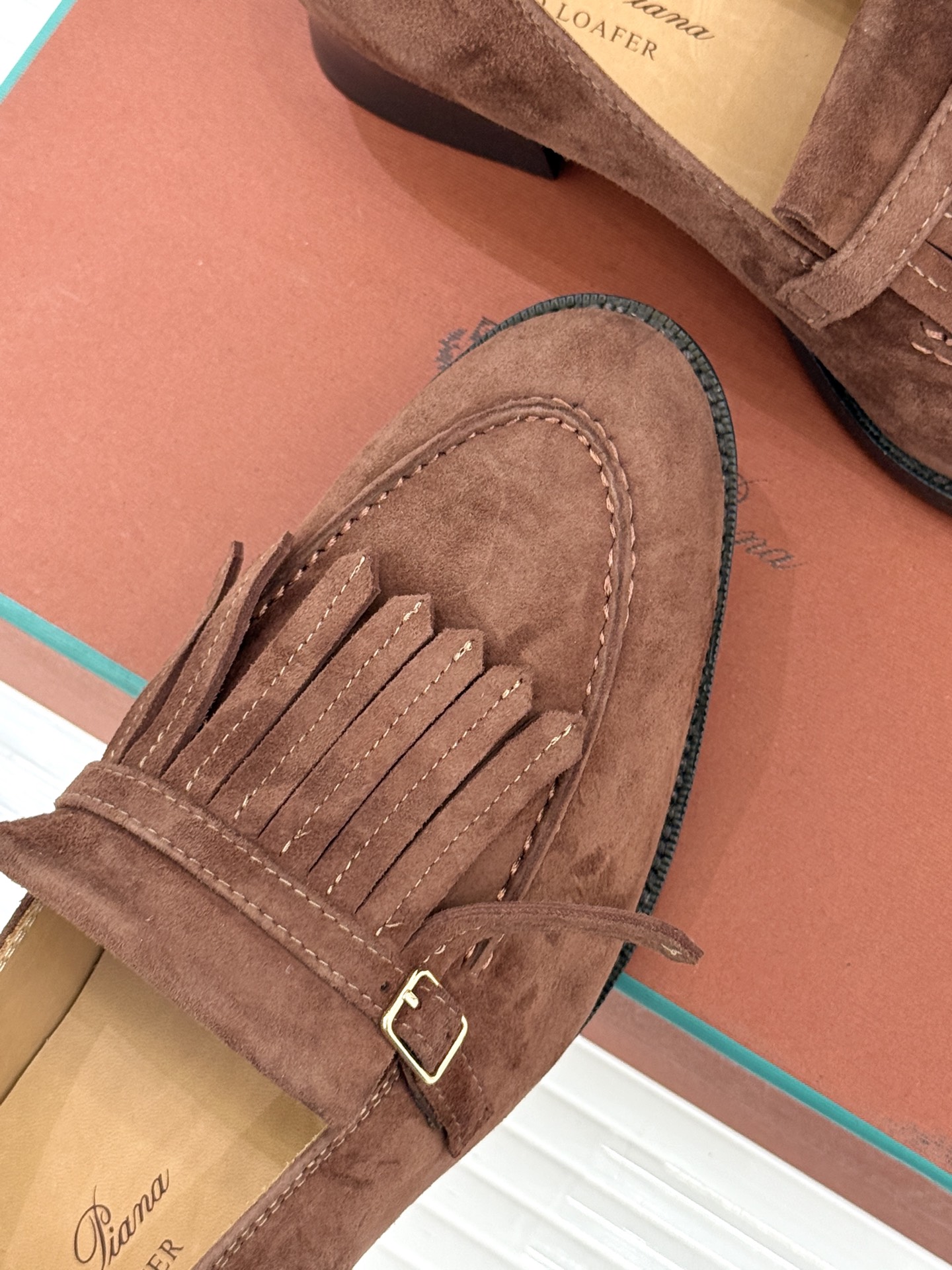 Loro Piana26WF新品老钱风复古流苏乐福鞋当复古流苏邂逅LP的匠艺执念便有了跨越潮流的经典之作