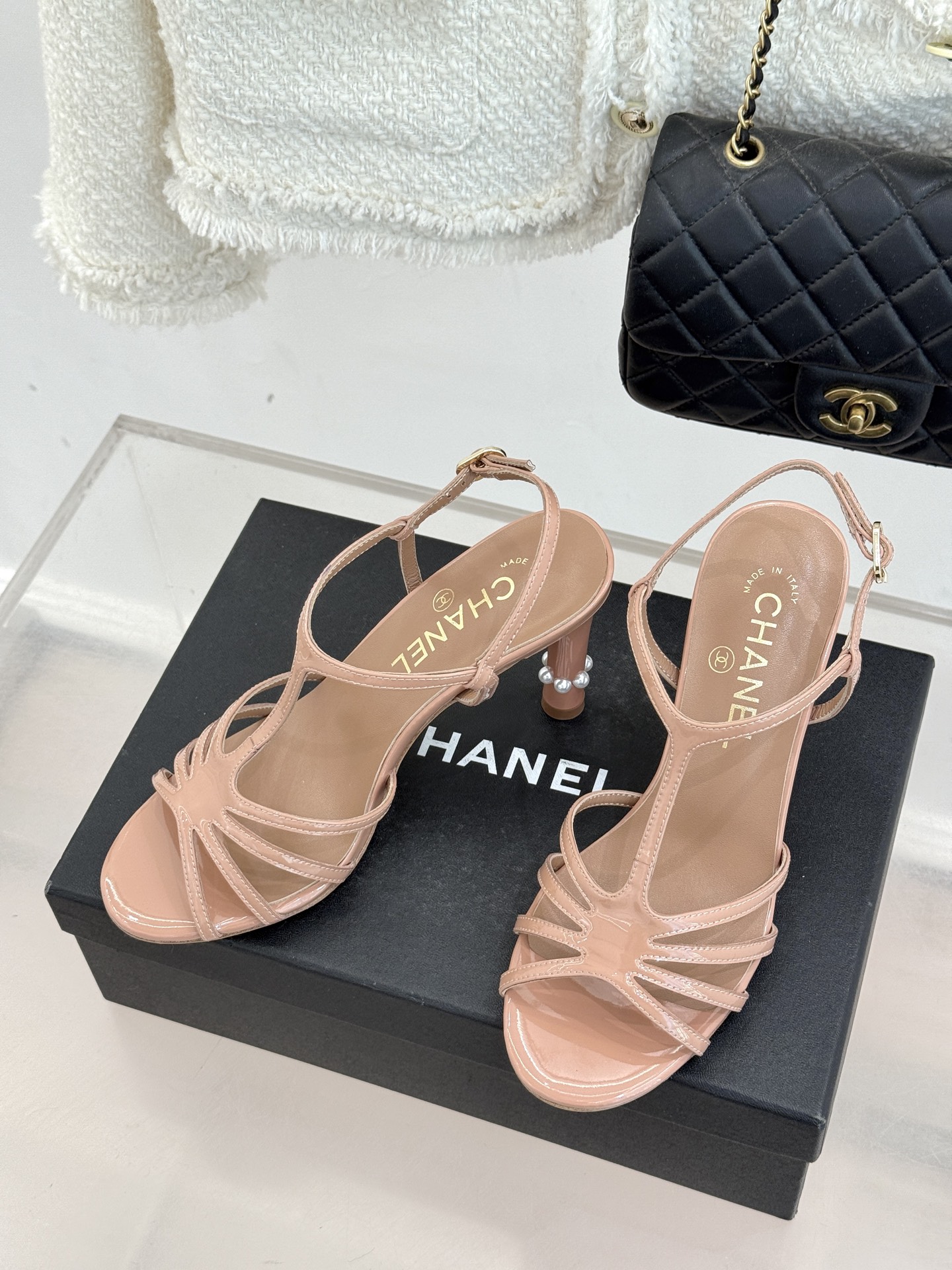 CHANE* ｜小香26C春夏新品性感珍珠跟高跟凉鞋很经典百搭的设计 无论什么场合都可以hold住任何身