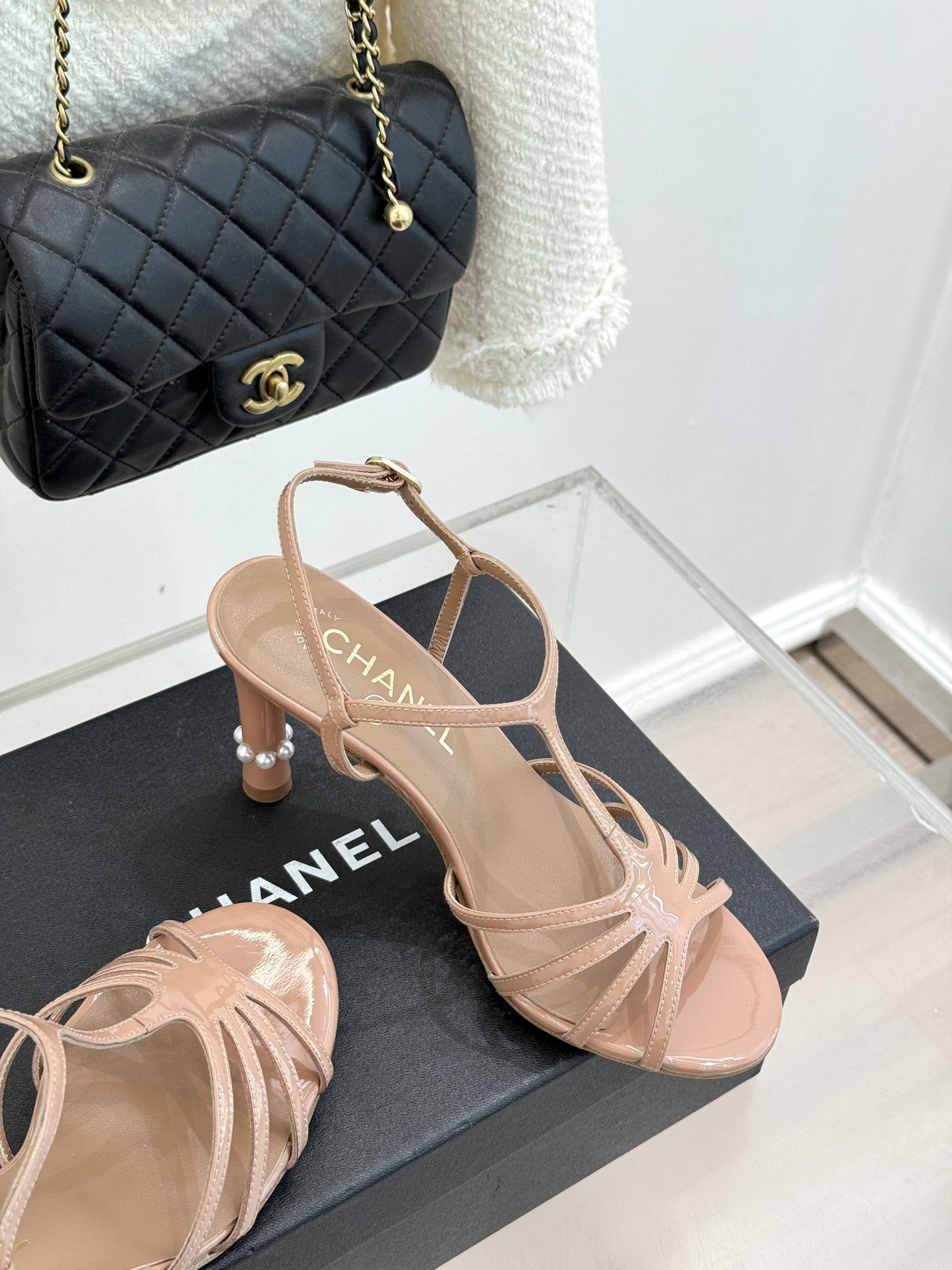 CHANE* ｜小香26C春夏新品性感珍珠跟高跟凉鞋很经典百搭的设计 无论什么场合都可以hold住任何身