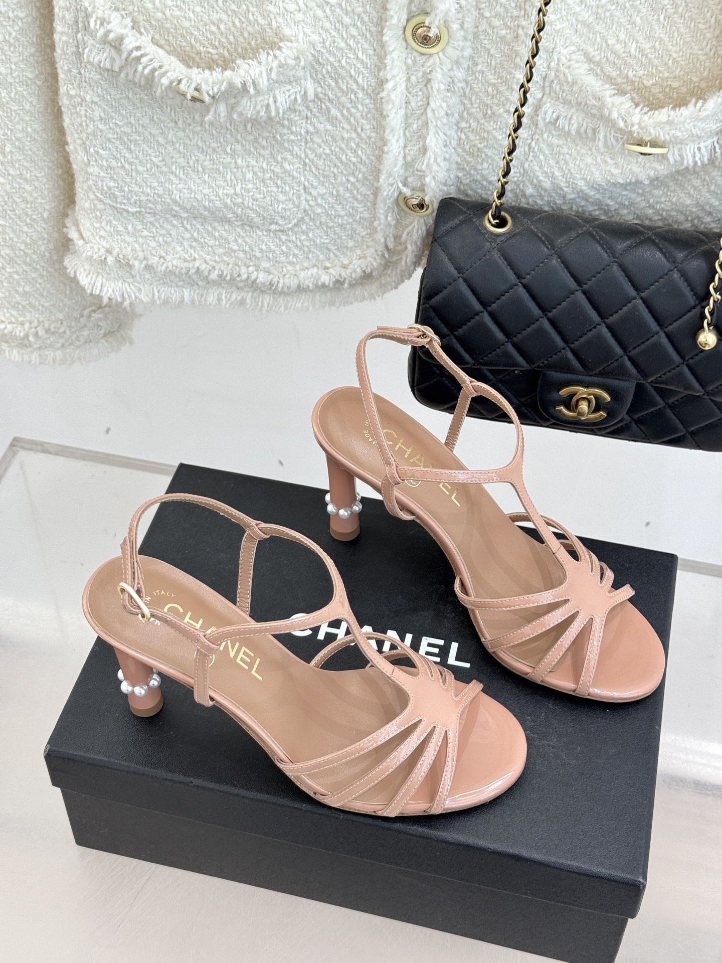 CHANE* ｜小香26C春夏新品性感珍珠跟高跟凉鞋很经典百搭的设计 无论什么场合都可以hold住任何身
