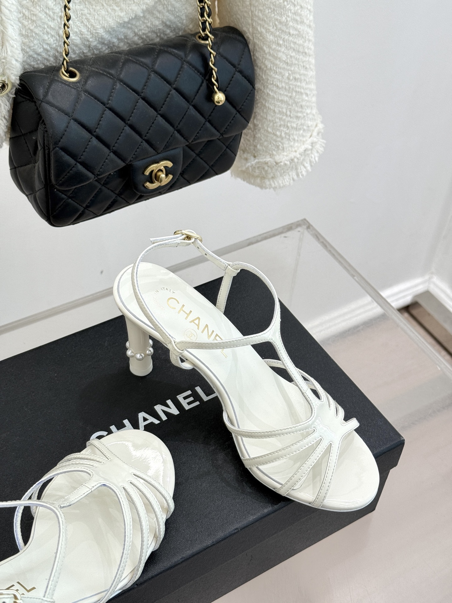 CHANE* ｜小香26C春夏新品性感珍珠跟高跟凉鞋很经典百搭的设计 无论什么场合都可以hold住任何身