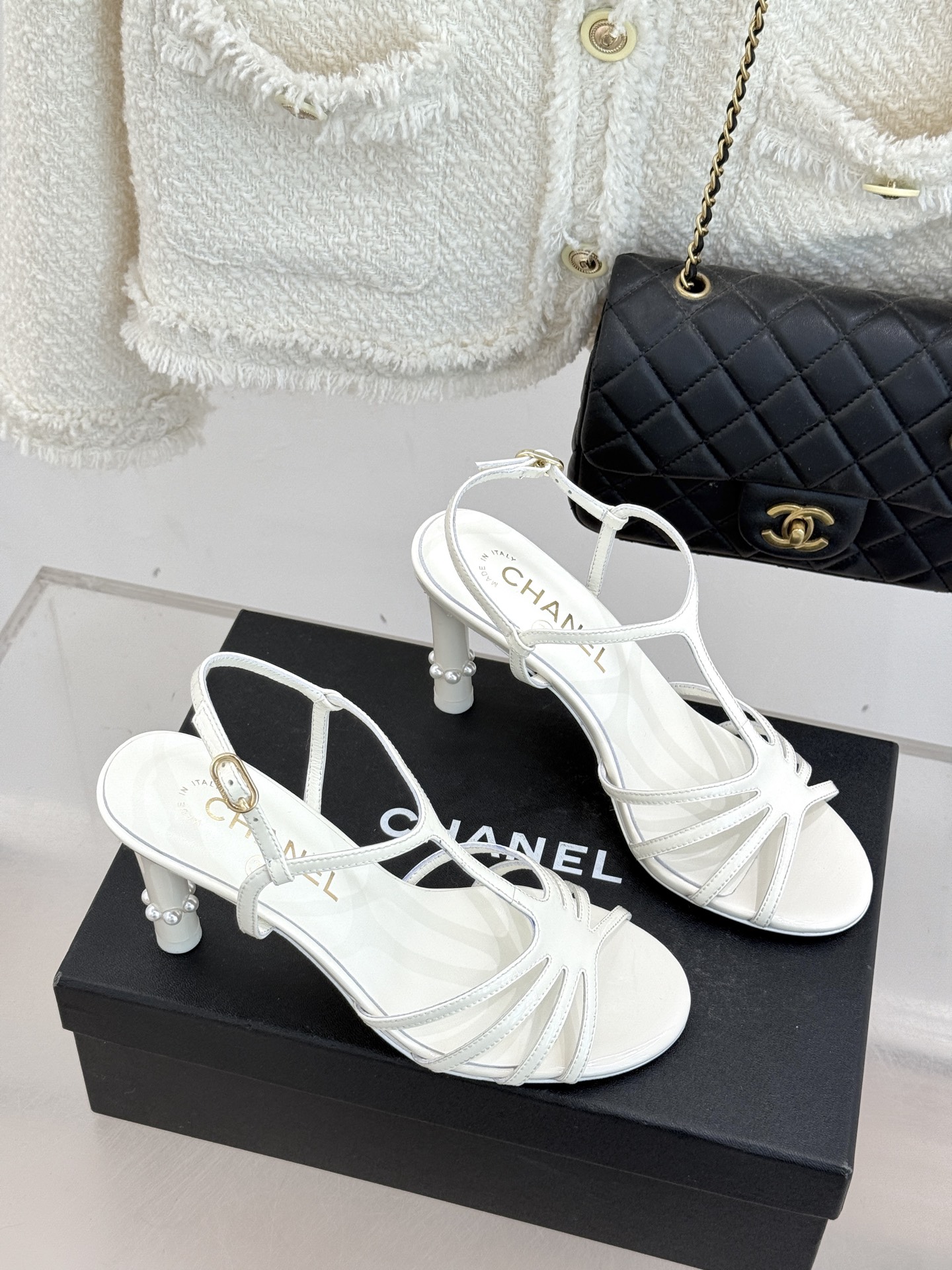 CHANE* ｜小香26C春夏新品性感珍珠跟高跟凉鞋很经典百搭的设计 无论什么场合都可以hold住任何身