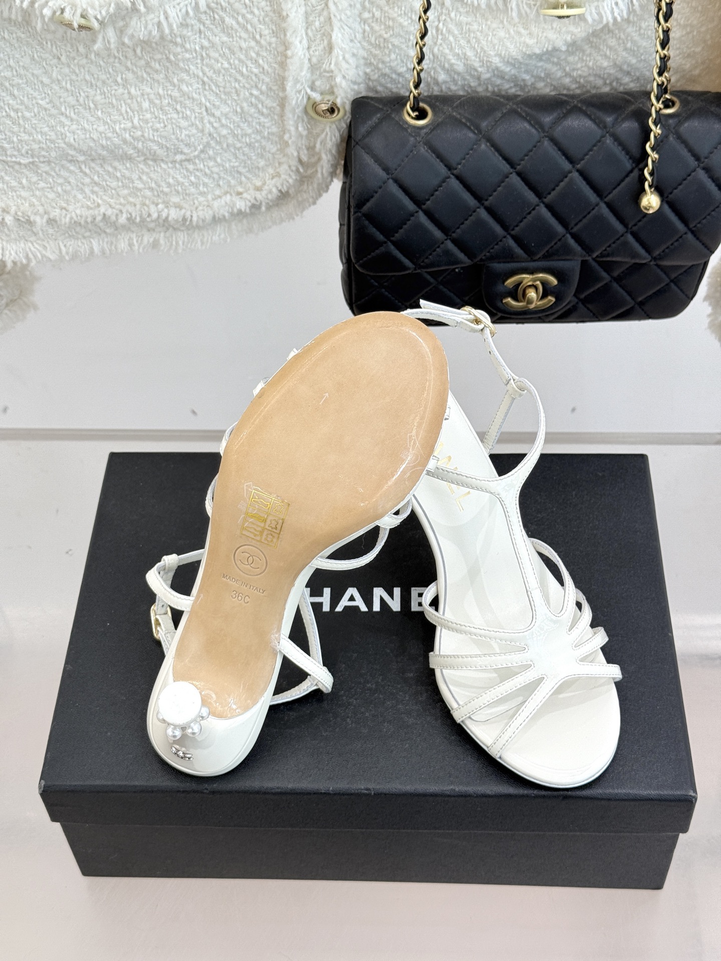 CHANE* ｜小香26C春夏新品性感珍珠跟高跟凉鞋很经典百搭的设计 无论什么场合都可以hold住任何身