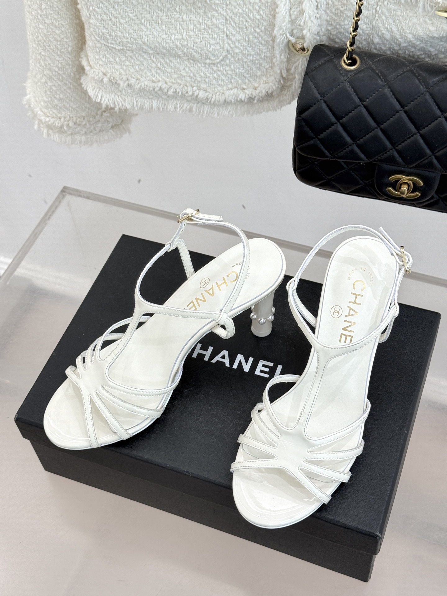 CHANE* ｜小香26C春夏新品性感珍珠跟高跟凉鞋很经典百搭的设计 无论什么场合都可以hold住任何身