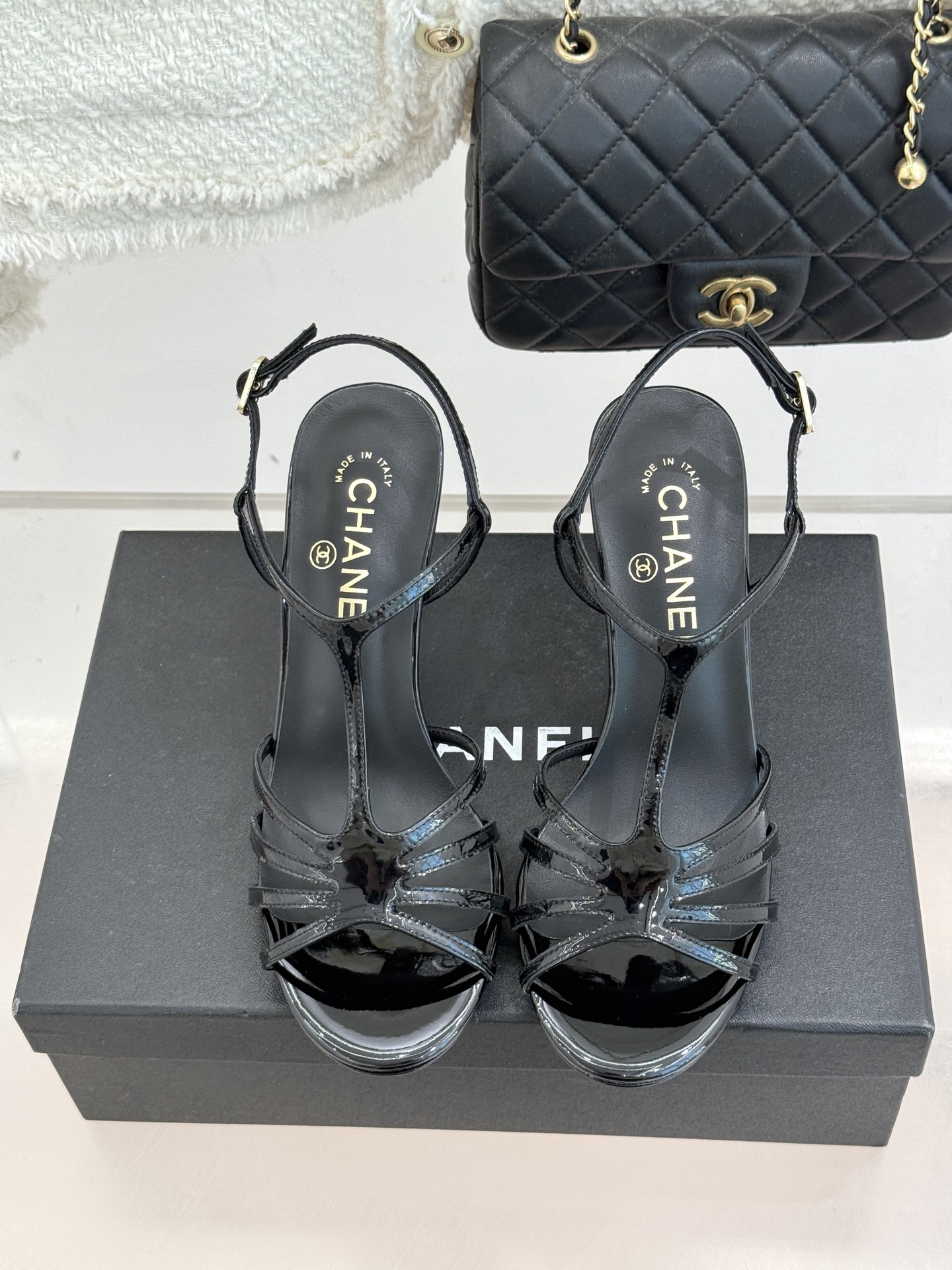 CHANE* ｜小香26C春夏新品性感珍珠跟高跟凉鞋很经典百搭的设计 无论什么场合都可以hold住任何身