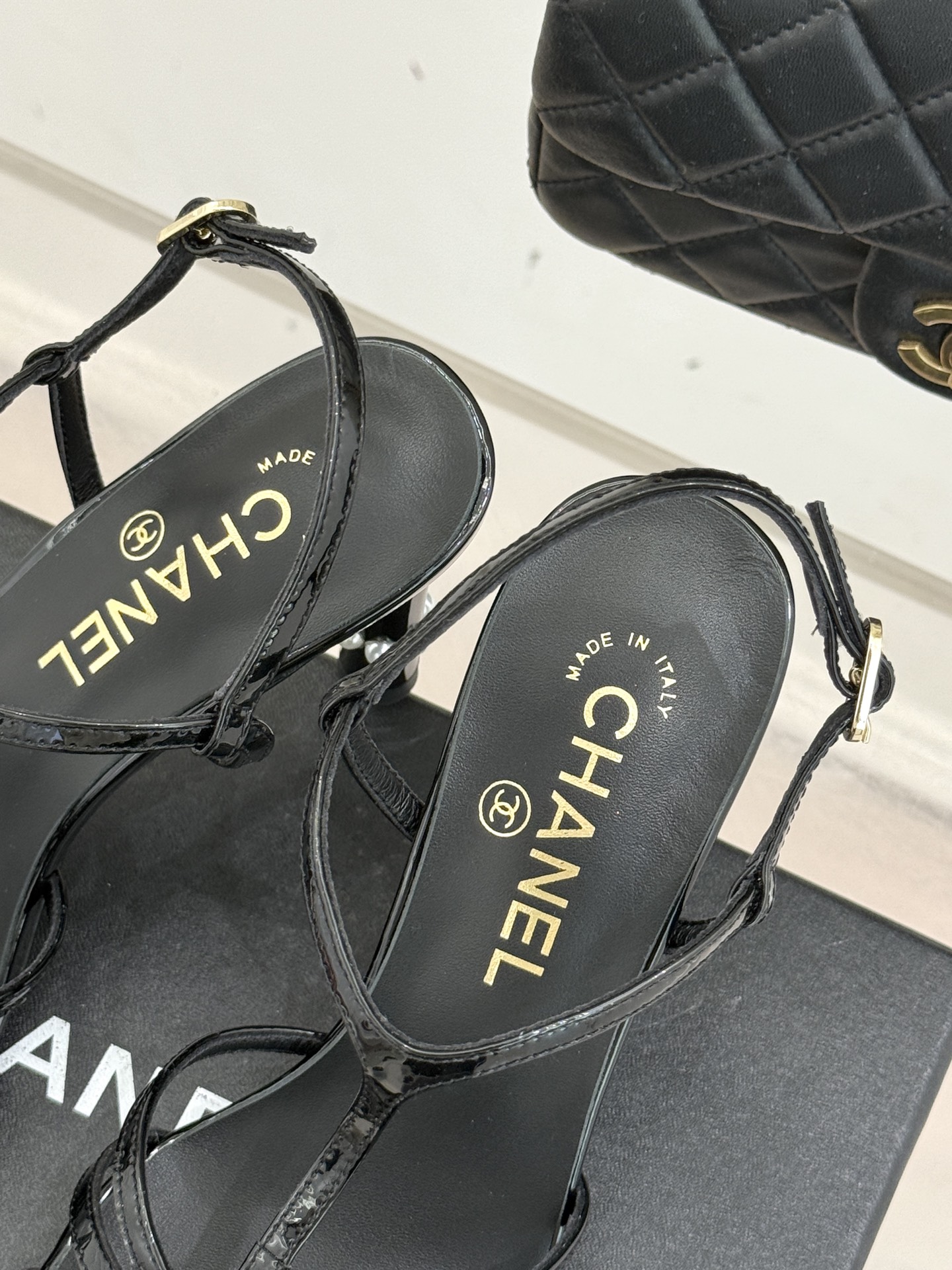 CHANE* ｜小香26C春夏新品性感珍珠跟高跟凉鞋很经典百搭的设计 无论什么场合都可以hold住任何身