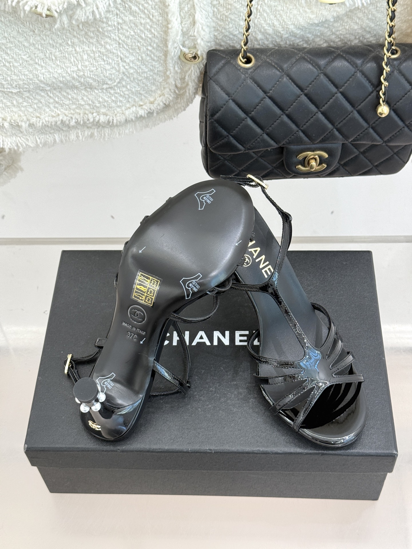 CHANE* ｜小香26C春夏新品性感珍珠跟高跟凉鞋很经典百搭的设计 无论什么场合都可以hold住任何身