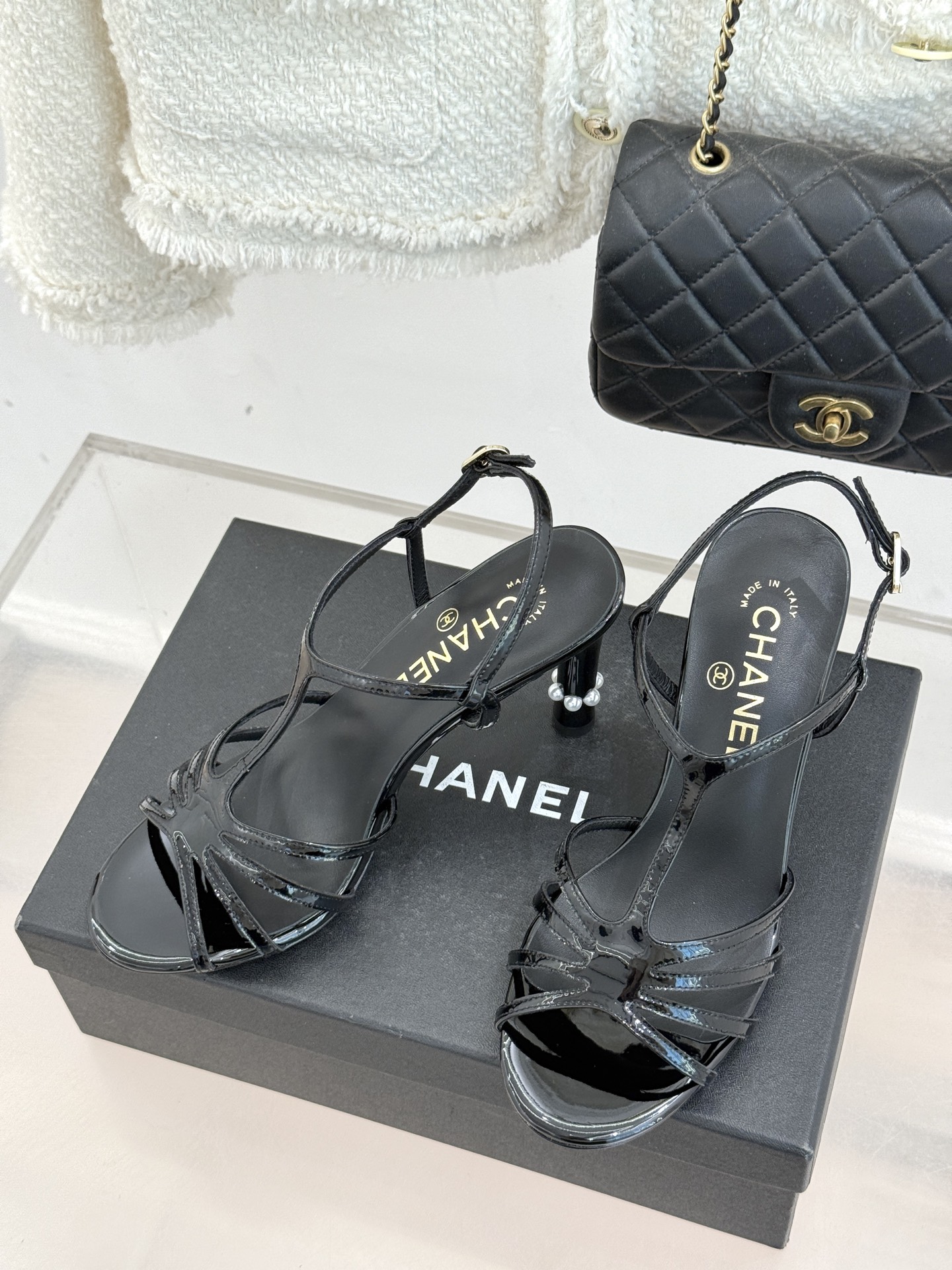 CHANE* ｜小香26C春夏新品性感珍珠跟高跟凉鞋很经典百搭的设计 无论什么场合都可以hold住任何身