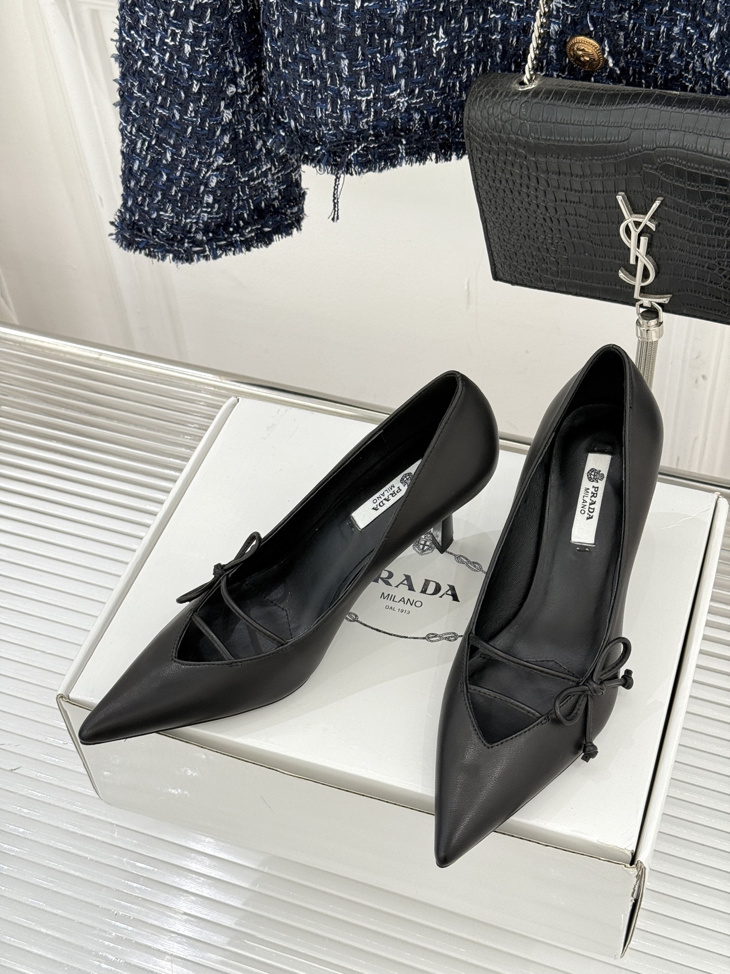 （要飞机盒加10）Prada/普拉达26WF早春新品尖头高跟鞋当亮橙色秀场的阳光穿透钢窗这双走秀高跟鞋踏