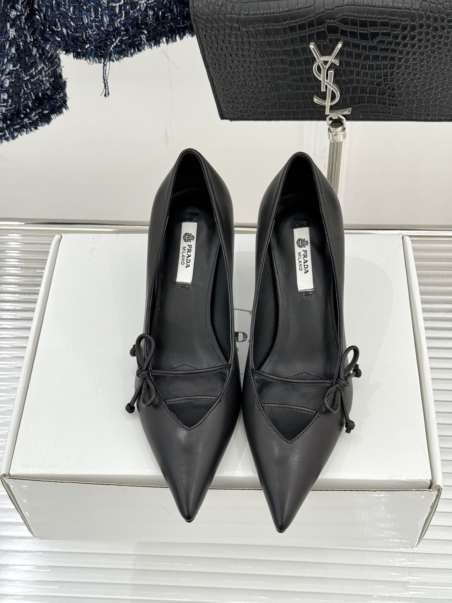 （要飞机盒加10）Prada/普拉达26WF早春新品尖头高跟鞋当亮橙色秀场的阳光穿透钢窗这双走秀高跟鞋踏