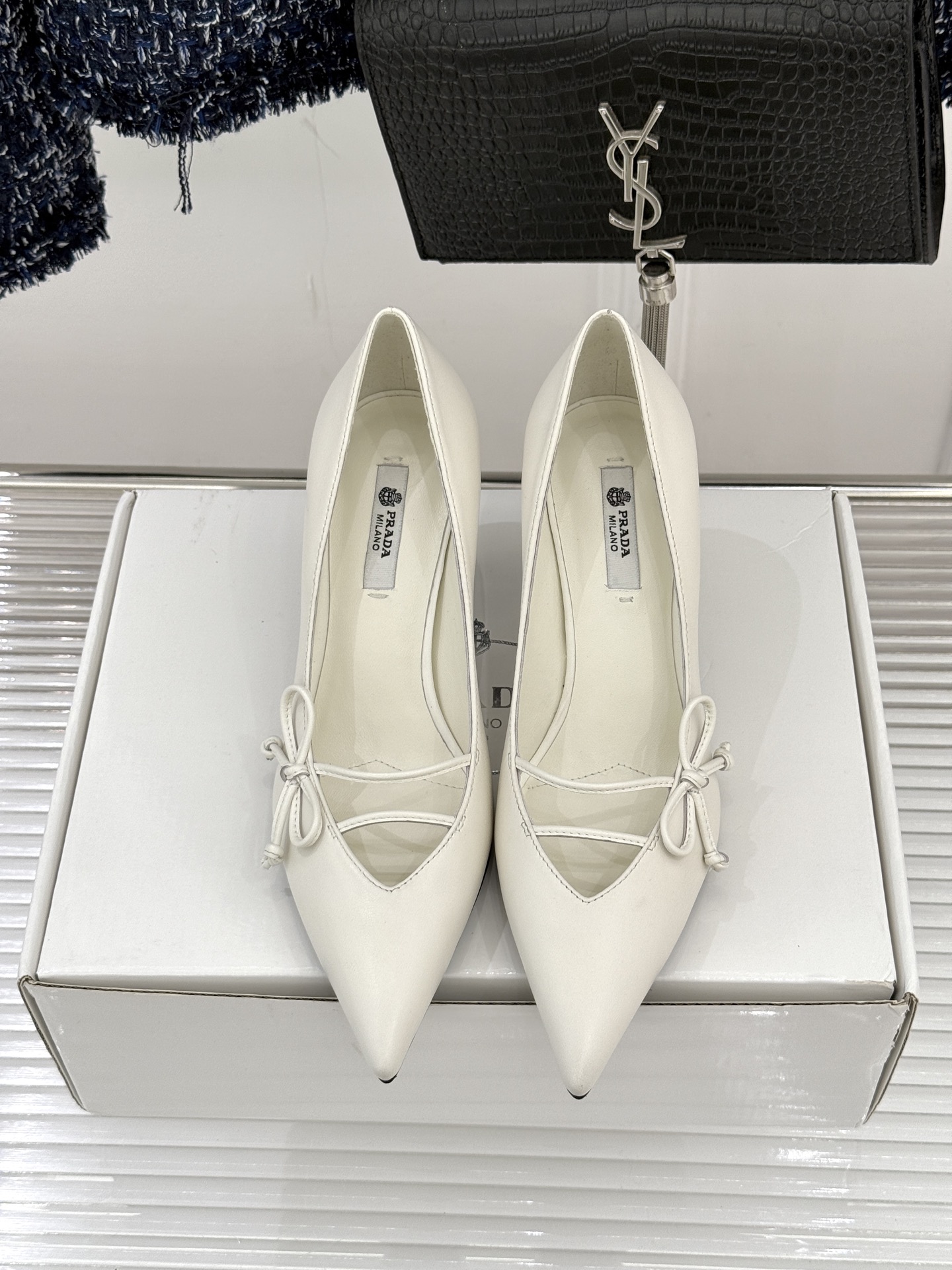 （要飞机盒加10）Prada/普拉达26WF早春新品尖头高跟鞋当亮橙色秀场的阳光穿透钢窗这双走秀高跟鞋踏