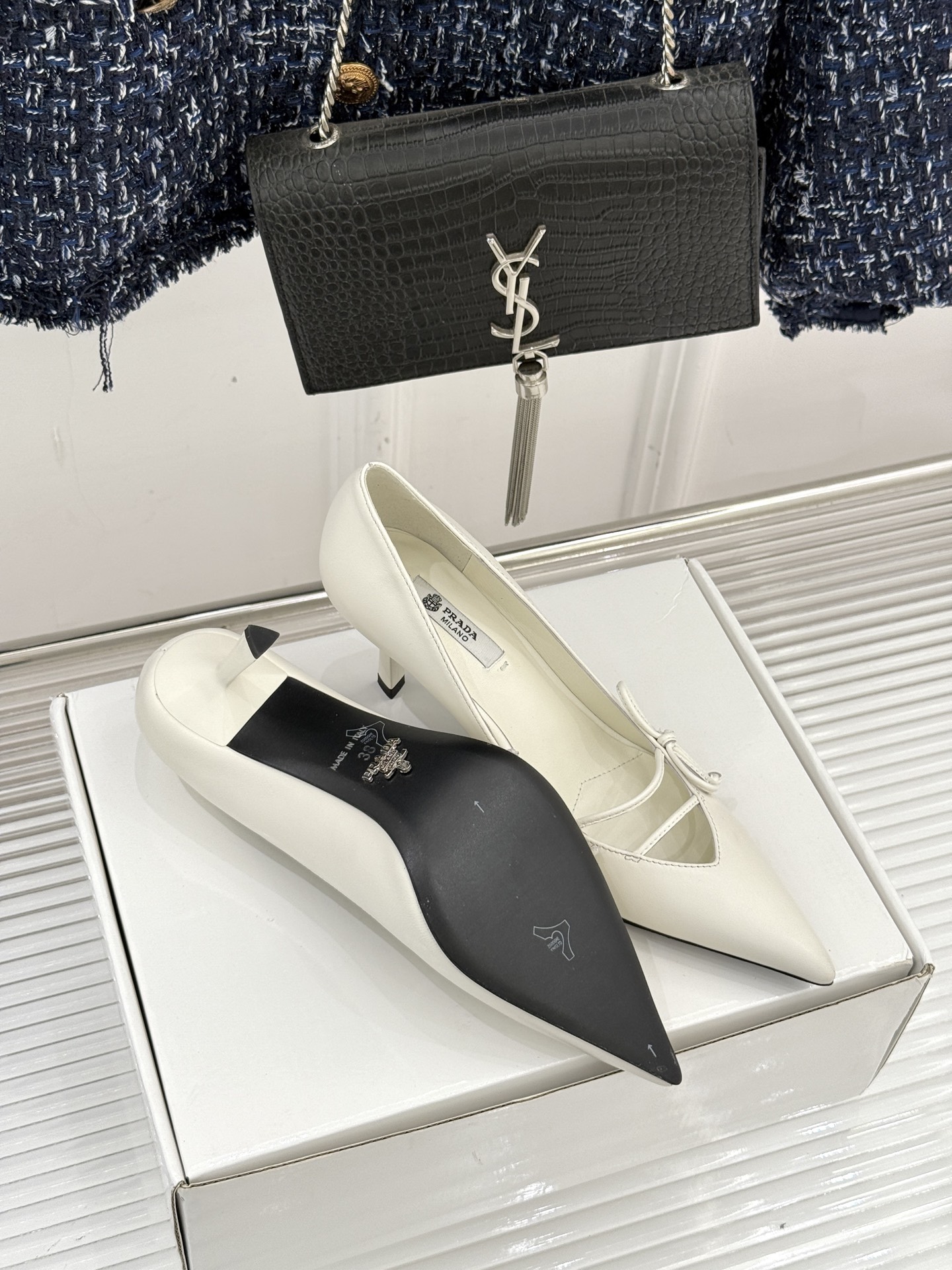 （要飞机盒加10）Prada/普拉达26WF早春新品尖头高跟鞋当亮橙色秀场的阳光穿透钢窗这双走秀高跟鞋踏