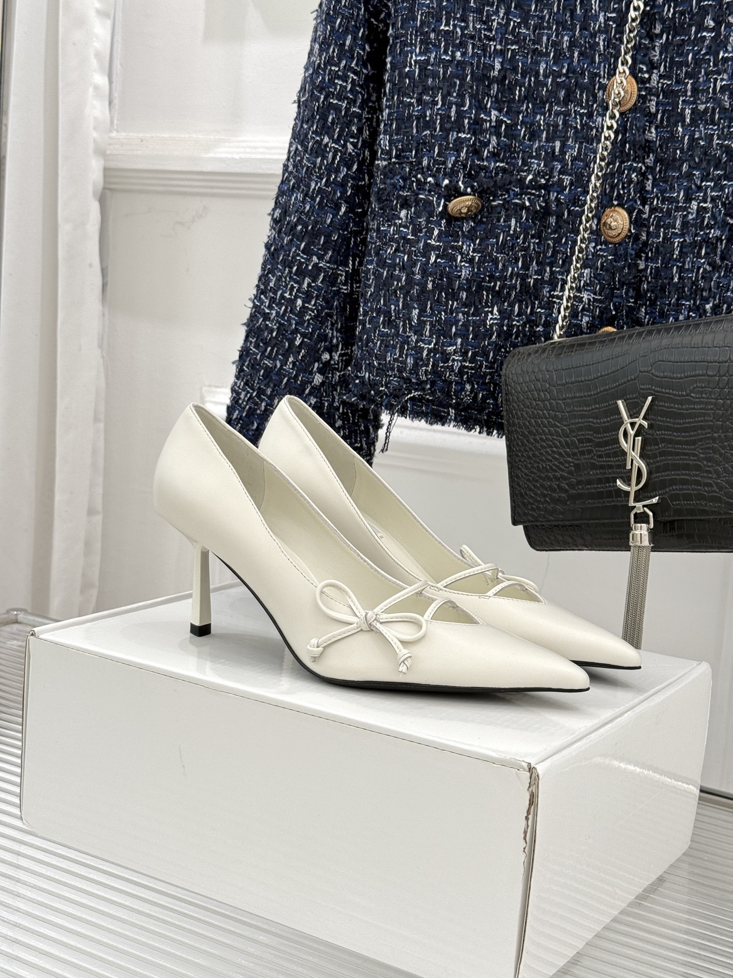 （要飞机盒加10）Prada/普拉达26WF早春新品尖头高跟鞋当亮橙色秀场的阳光穿透钢窗这双走秀高跟鞋踏