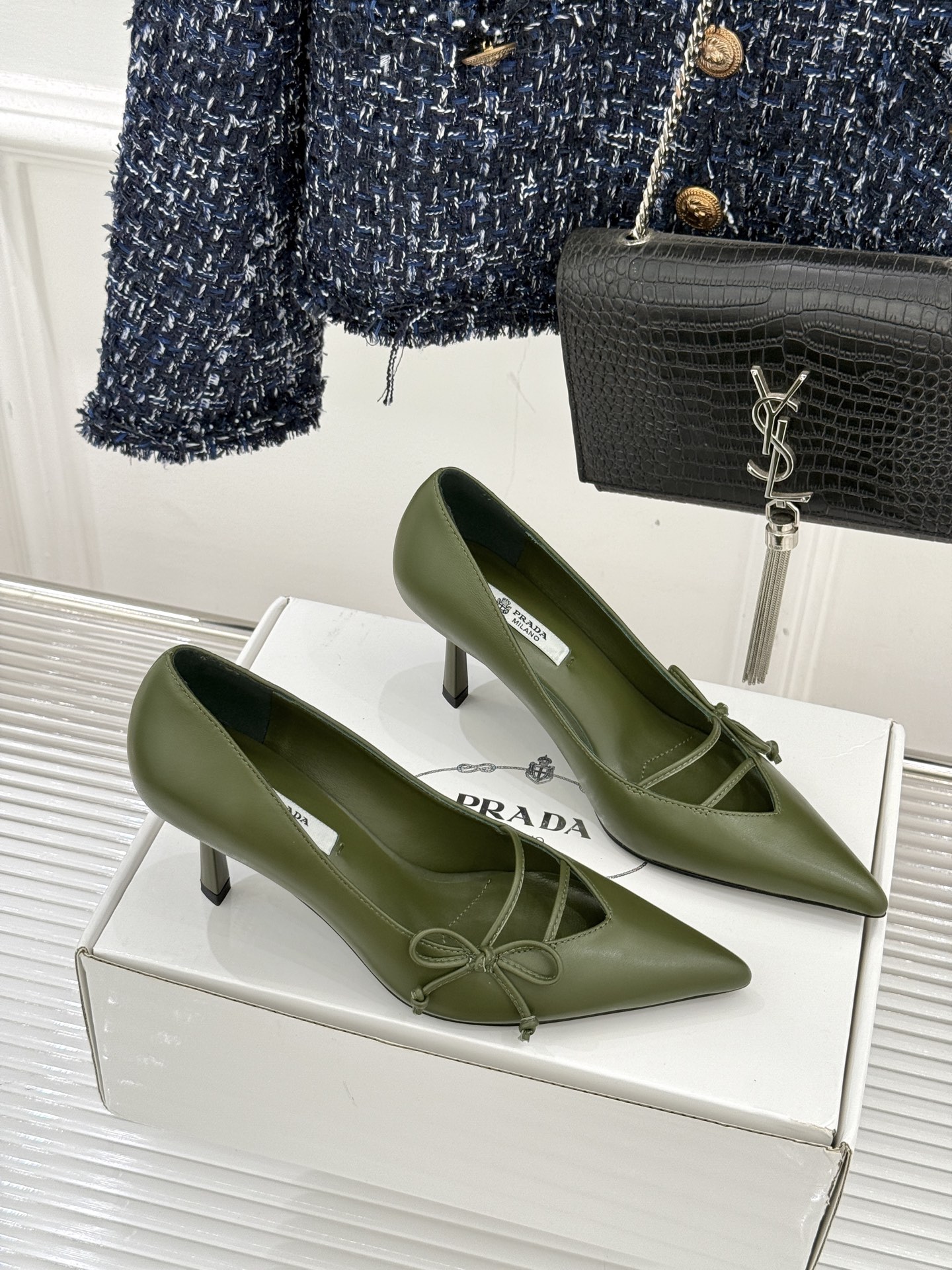 （要飞机盒加10）Prada/普拉达26WF早春新品尖头高跟鞋当亮橙色秀场的阳光穿透钢窗这双走秀高跟鞋踏