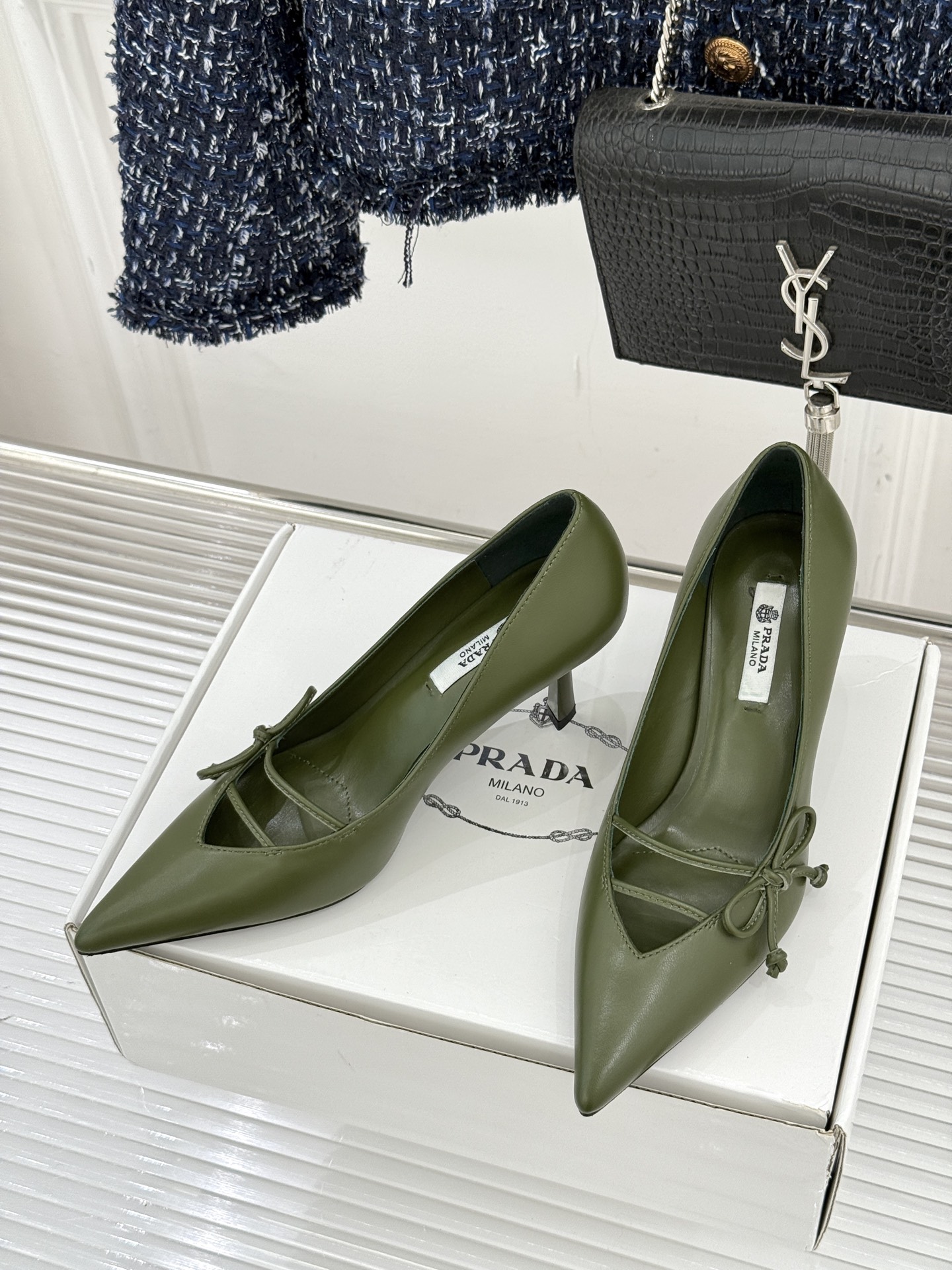 （要飞机盒加10）Prada/普拉达26WF早春新品尖头高跟鞋当亮橙色秀场的阳光穿透钢窗这双走秀高跟鞋踏