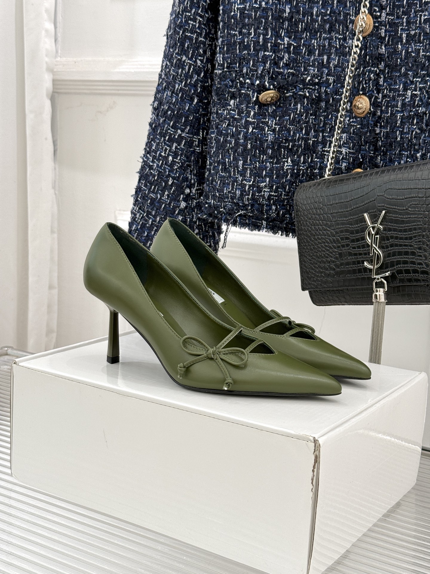 （要飞机盒加10）Prada/普拉达26WF早春新品尖头高跟鞋当亮橙色秀场的阳光穿透钢窗这双走秀高跟鞋踏