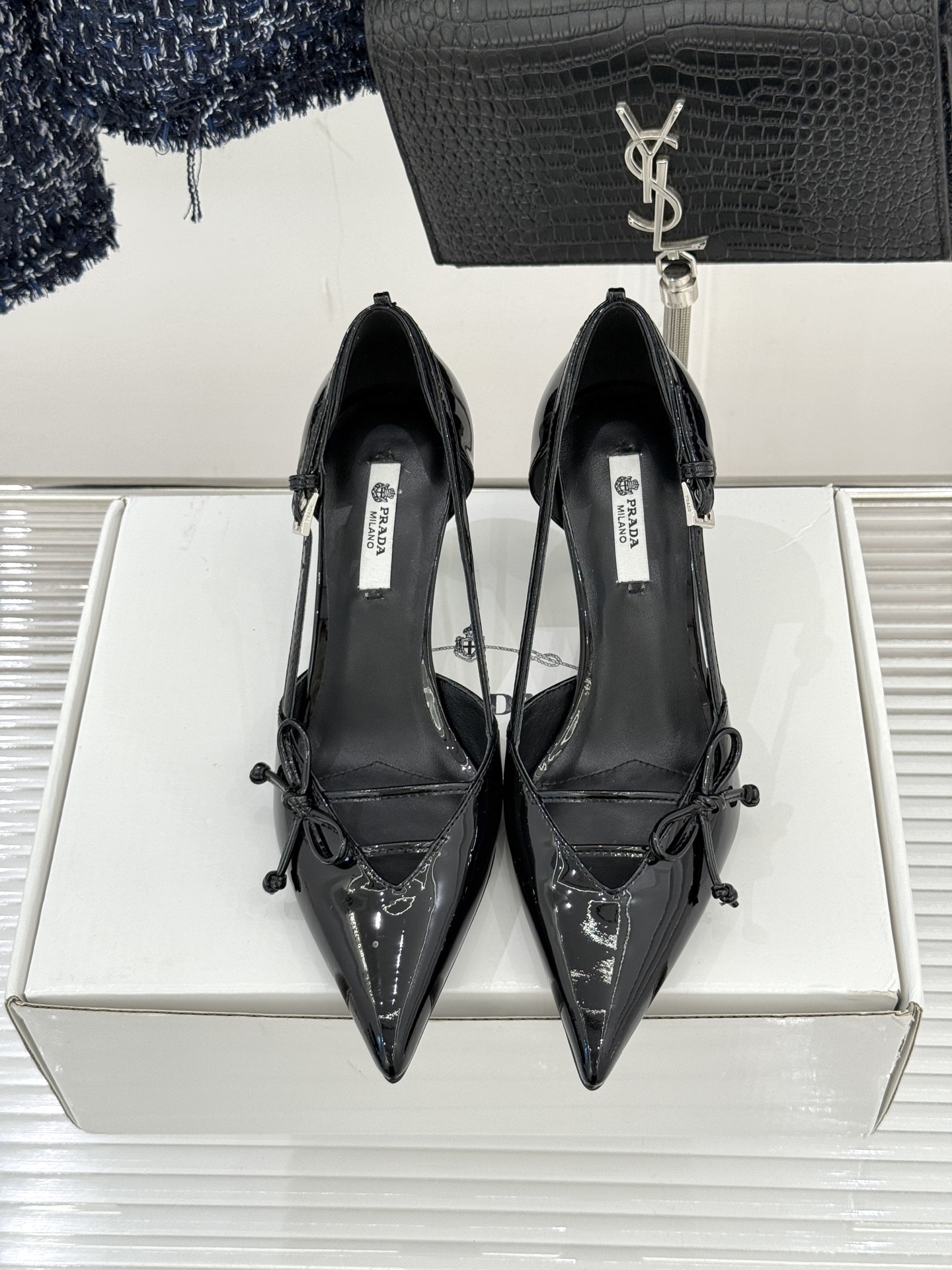 （要飞机盒加10）Prada/普拉达26WF早春新品尖头中空凉鞋高跟鞋当亮橙色秀场的阳光穿透钢窗这双走秀