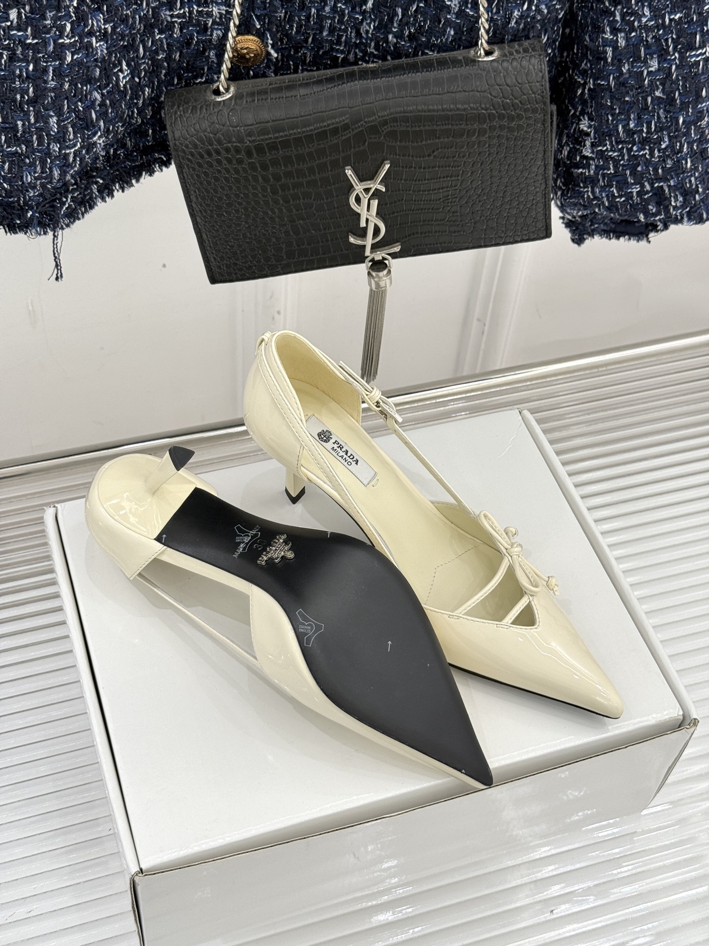 （要飞机盒加10）Prada/普拉达26WF早春新品尖头中空凉鞋高跟鞋当亮橙色秀场的阳光穿透钢窗这双走秀