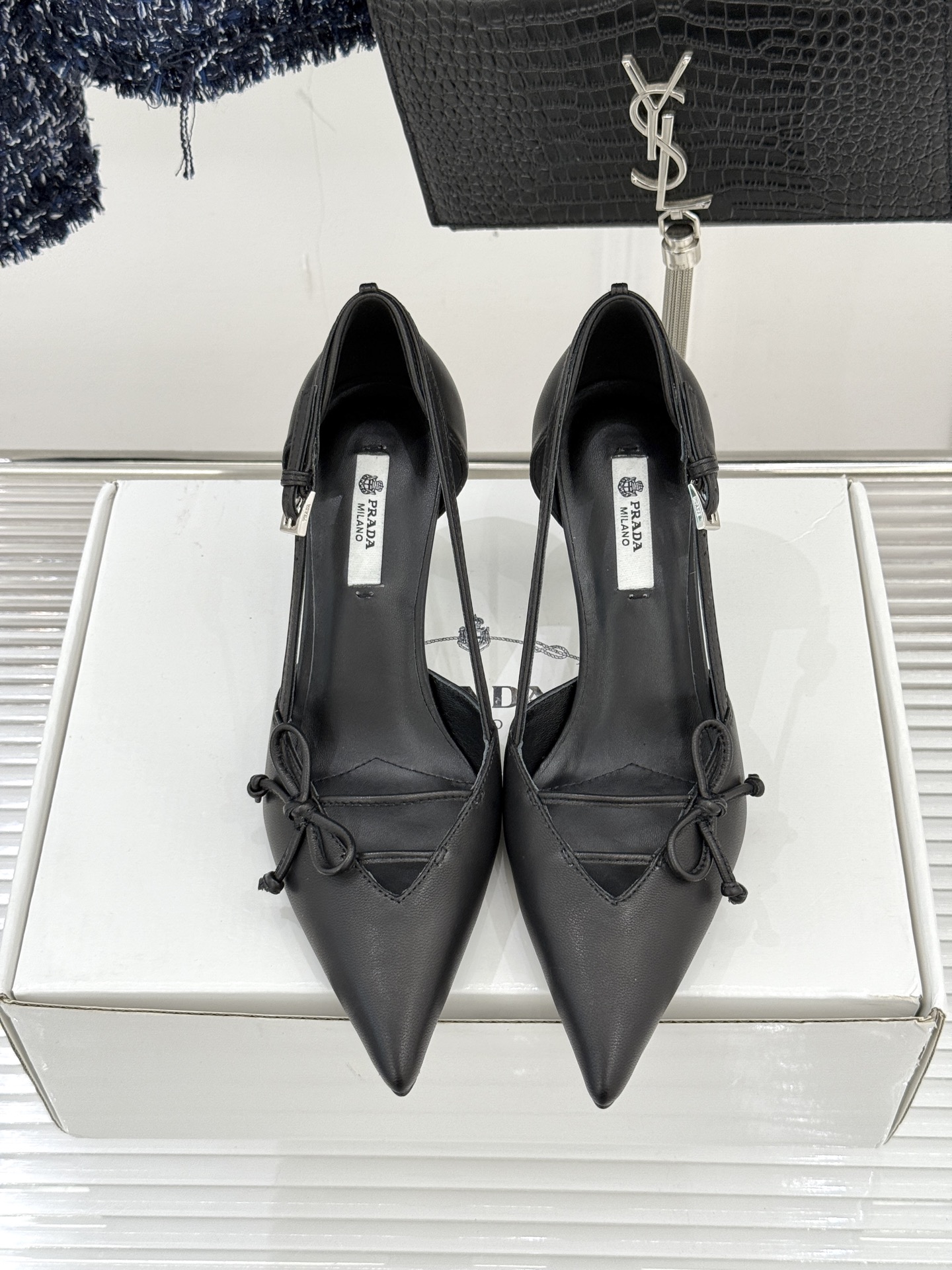 （要飞机盒加10）Prada/普拉达26WF早春新品尖头中空凉鞋高跟鞋当亮橙色秀场的阳光穿透钢窗这双走秀