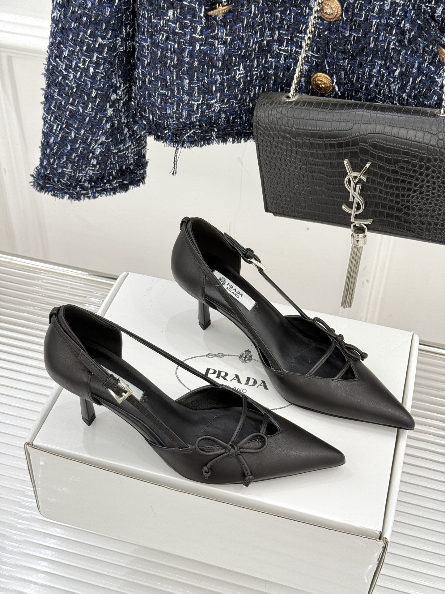 （要飞机盒加10）Prada/普拉达26WF早春新品尖头中空凉鞋高跟鞋当亮橙色秀场的阳光穿透钢窗这双走秀