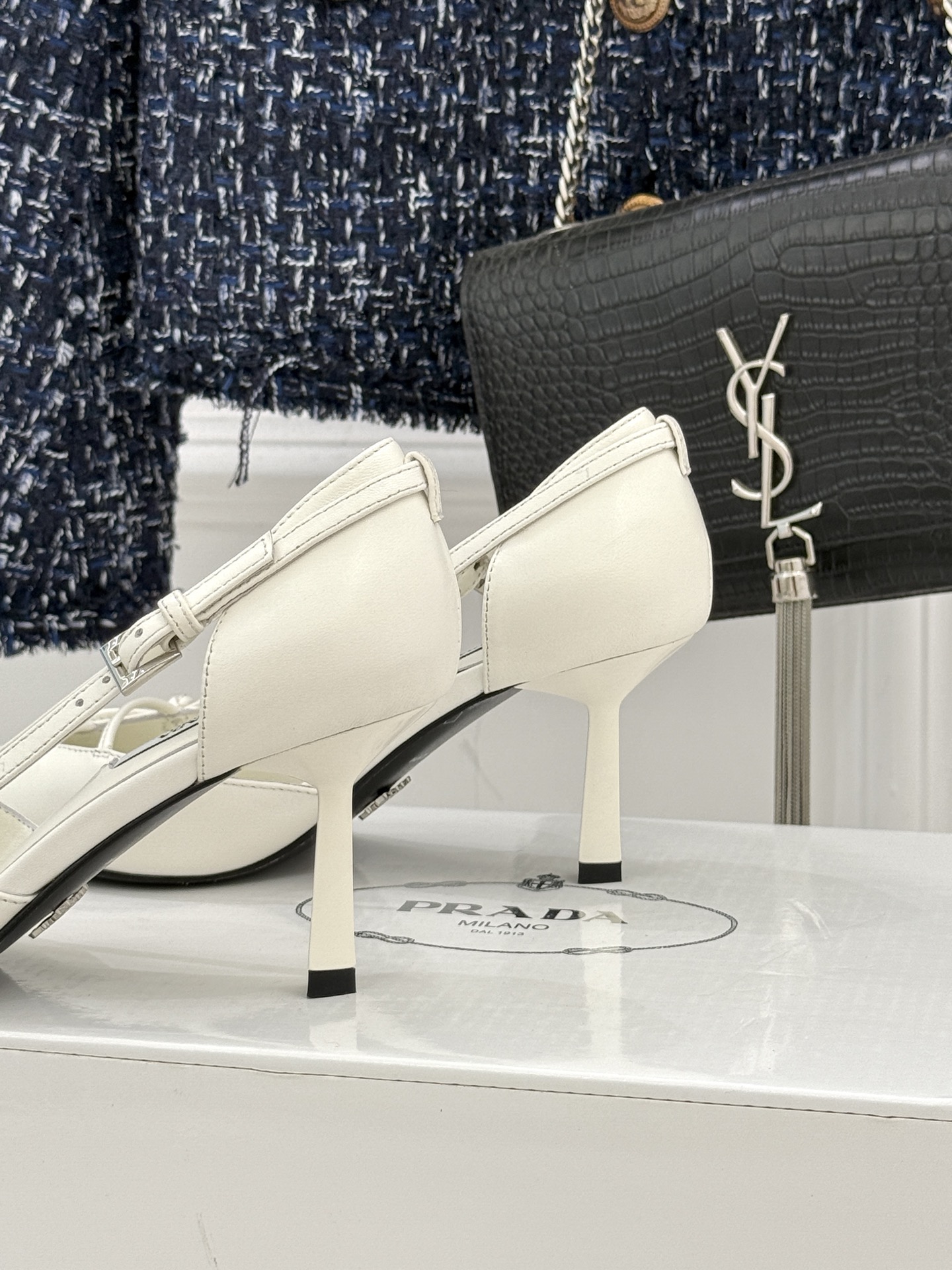 （要飞机盒加10）Prada/普拉达26WF早春新品尖头中空凉鞋高跟鞋当亮橙色秀场的阳光穿透钢窗这双走秀