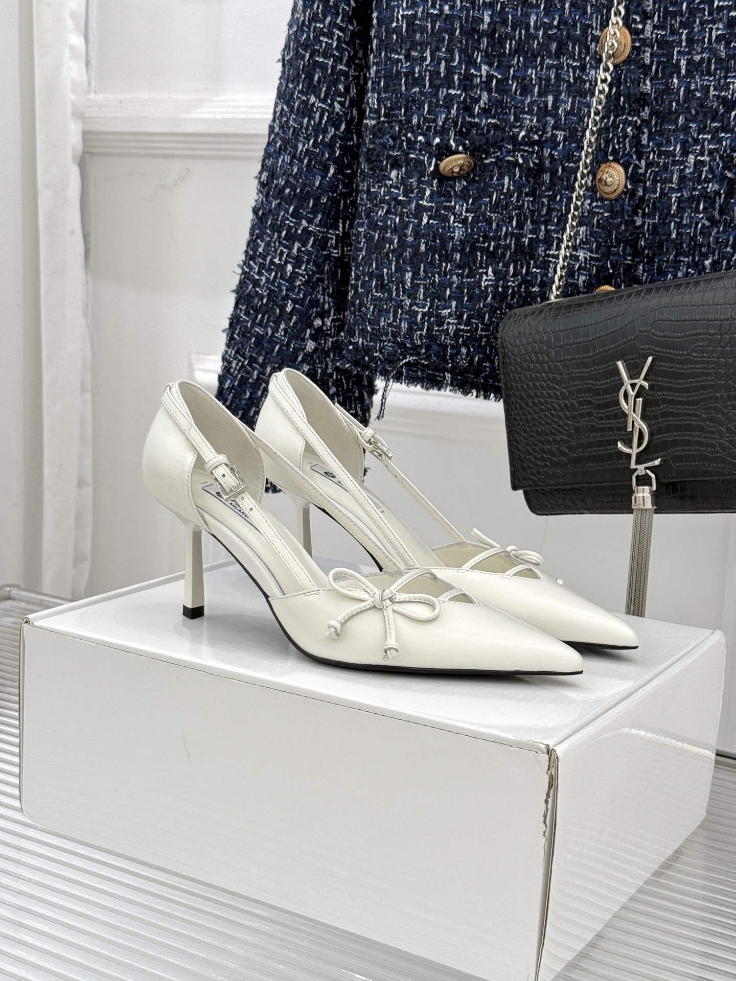 （要飞机盒加10）Prada/普拉达26WF早春新品尖头中空凉鞋高跟鞋当亮橙色秀场的阳光穿透钢窗这双走秀