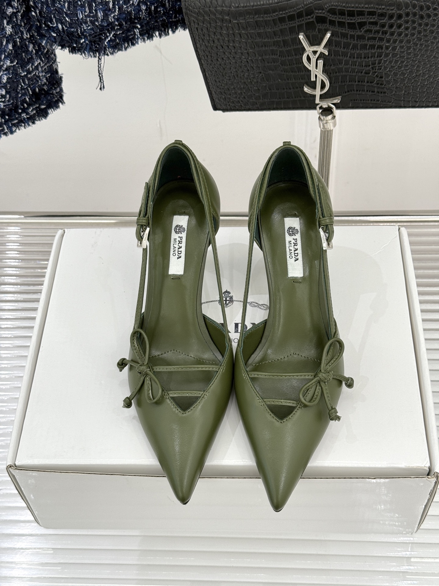 （要飞机盒加10）Prada/普拉达26WF早春新品尖头中空凉鞋高跟鞋当亮橙色秀场的阳光穿透钢窗这双走秀