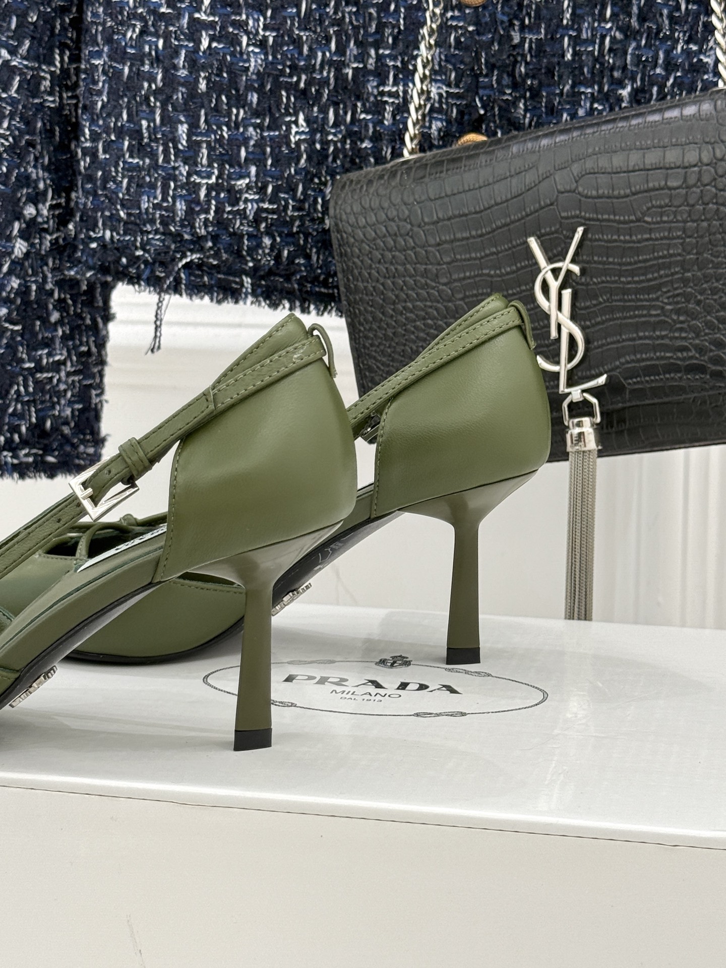 （要飞机盒加10）Prada/普拉达26WF早春新品尖头中空凉鞋高跟鞋当亮橙色秀场的阳光穿透钢窗这双走秀