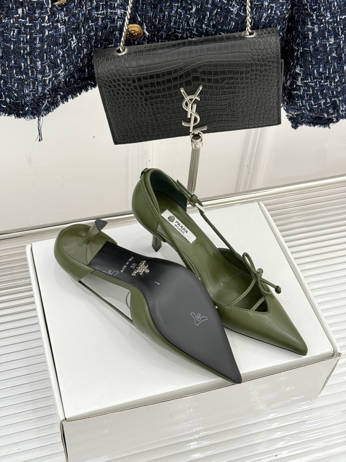 （要飞机盒加10）Prada/普拉达26WF早春新品尖头中空凉鞋高跟鞋当亮橙色秀场的阳光穿透钢窗这双走秀