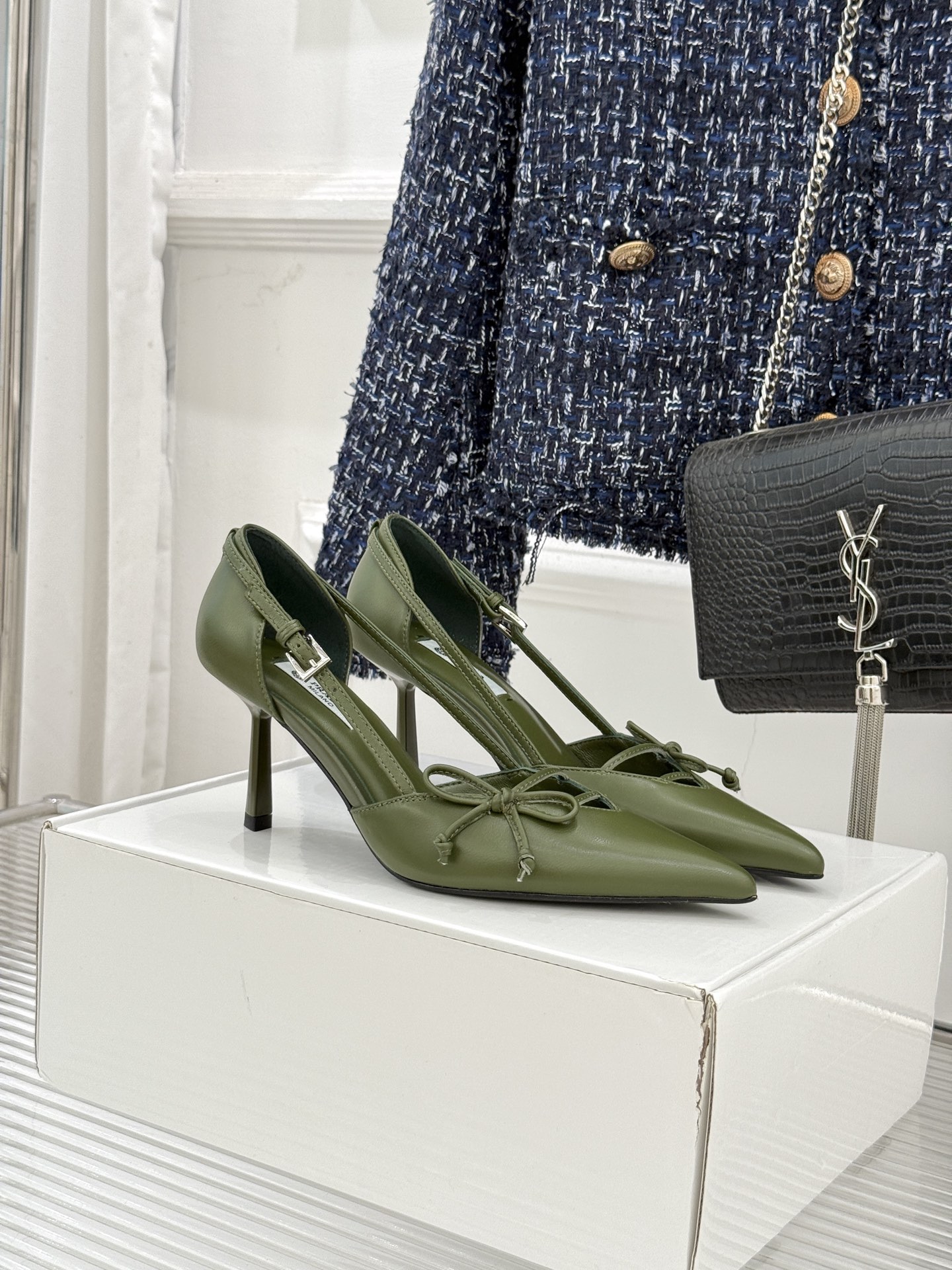 （要飞机盒加10）Prada/普拉达26WF早春新品尖头中空凉鞋高跟鞋当亮橙色秀场的阳光穿透钢窗这双走秀