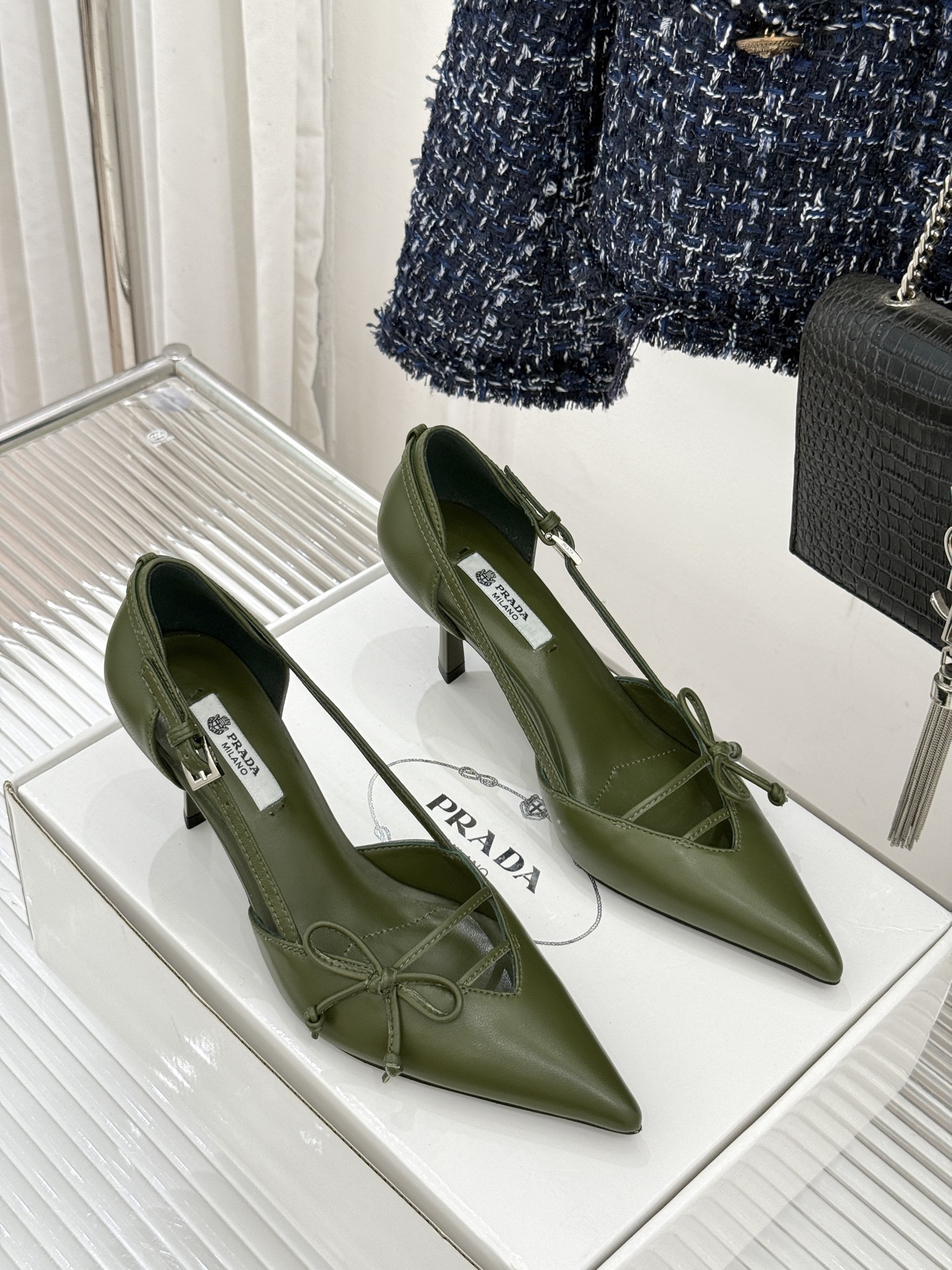 （要飞机盒加10）Prada/普拉达26WF早春新品尖头中空凉鞋高跟鞋当亮橙色秀场的阳光穿透钢窗这双走秀