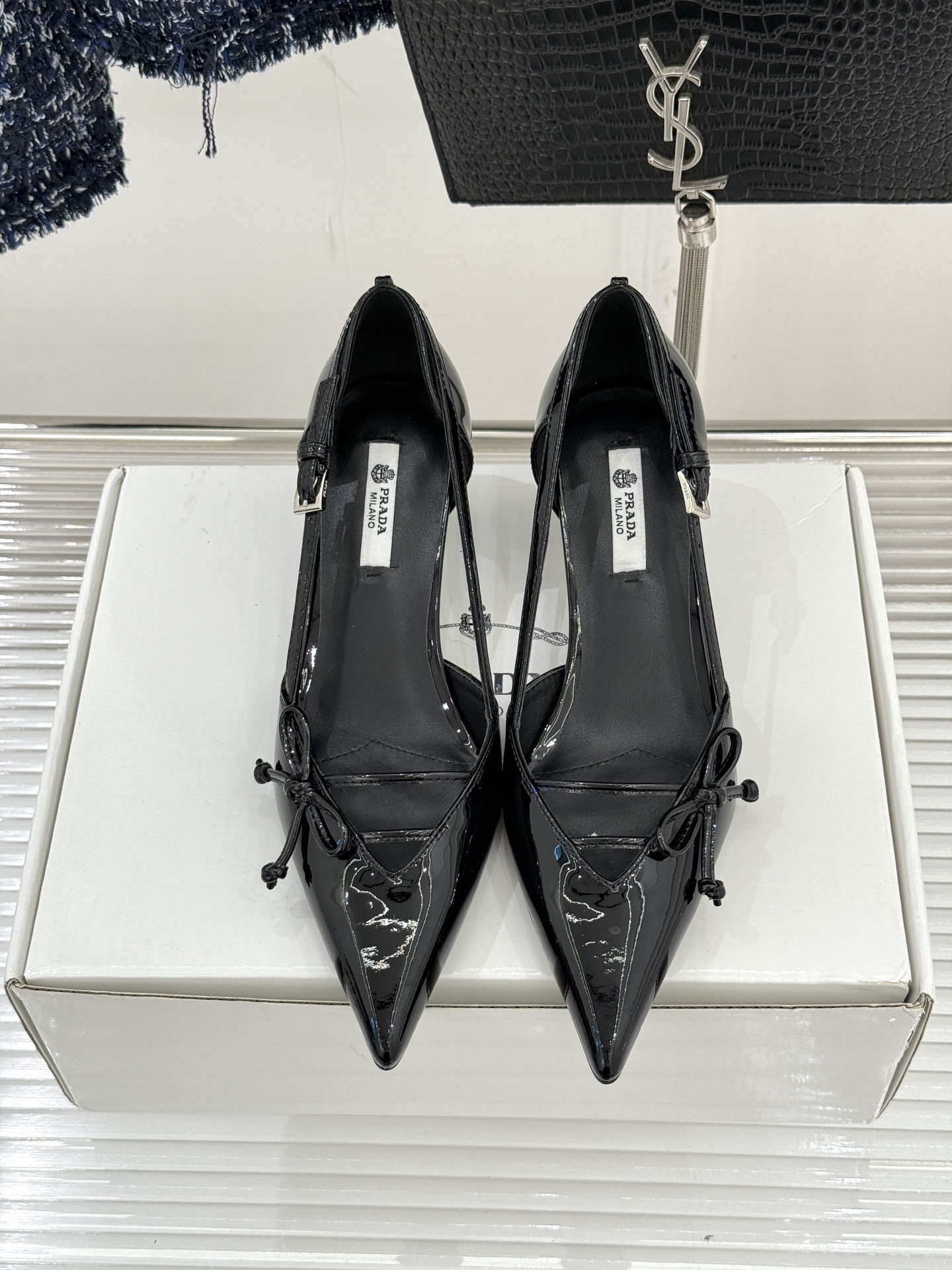 （要飞机盒加10）Prada/普拉达26WF早春新品尖头中空凉鞋高跟鞋当亮橙色秀场的阳光穿透钢窗这双走秀