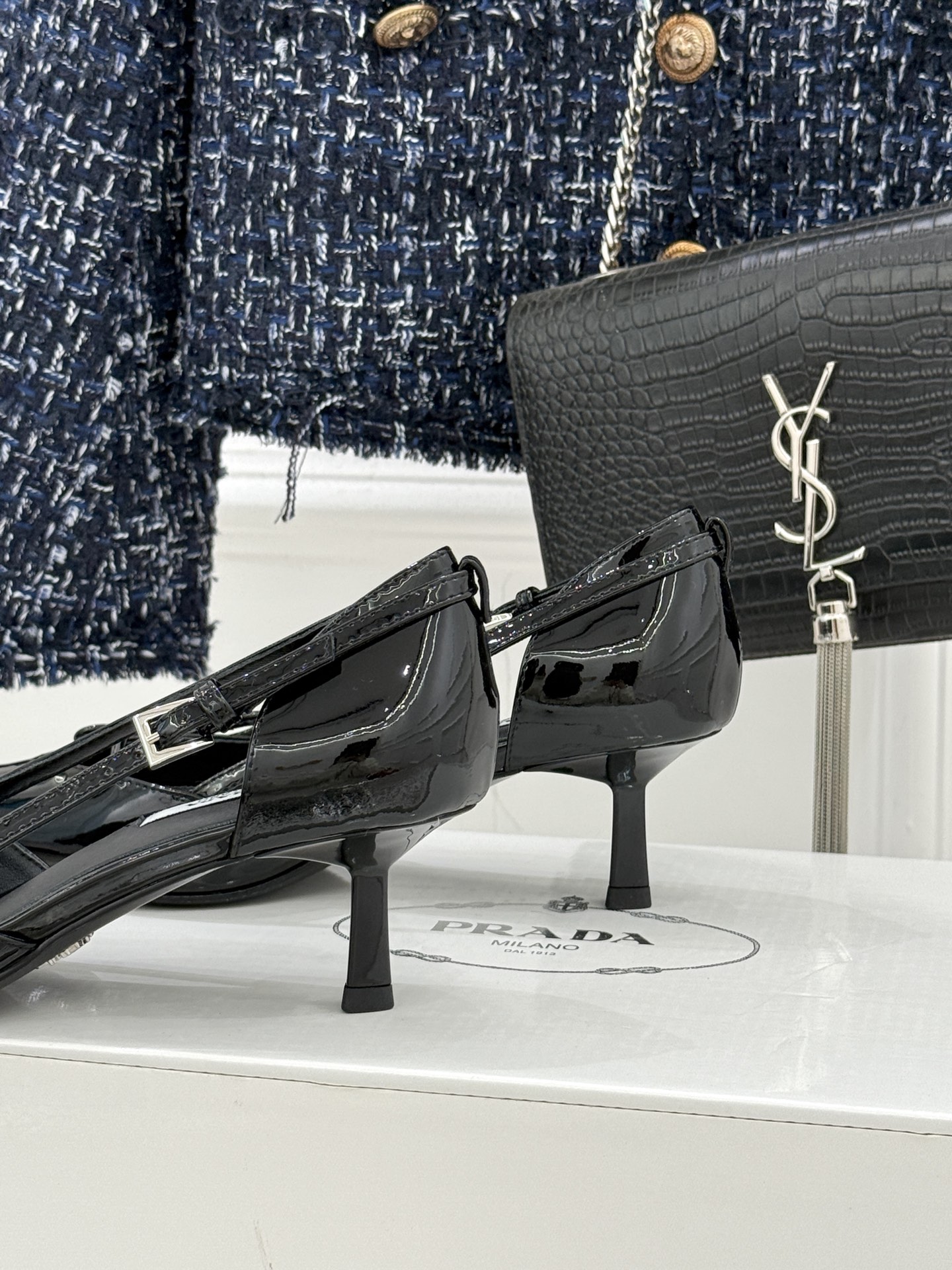 （要飞机盒加10）Prada/普拉达26WF早春新品尖头中空凉鞋高跟鞋当亮橙色秀场的阳光穿透钢窗这双走秀