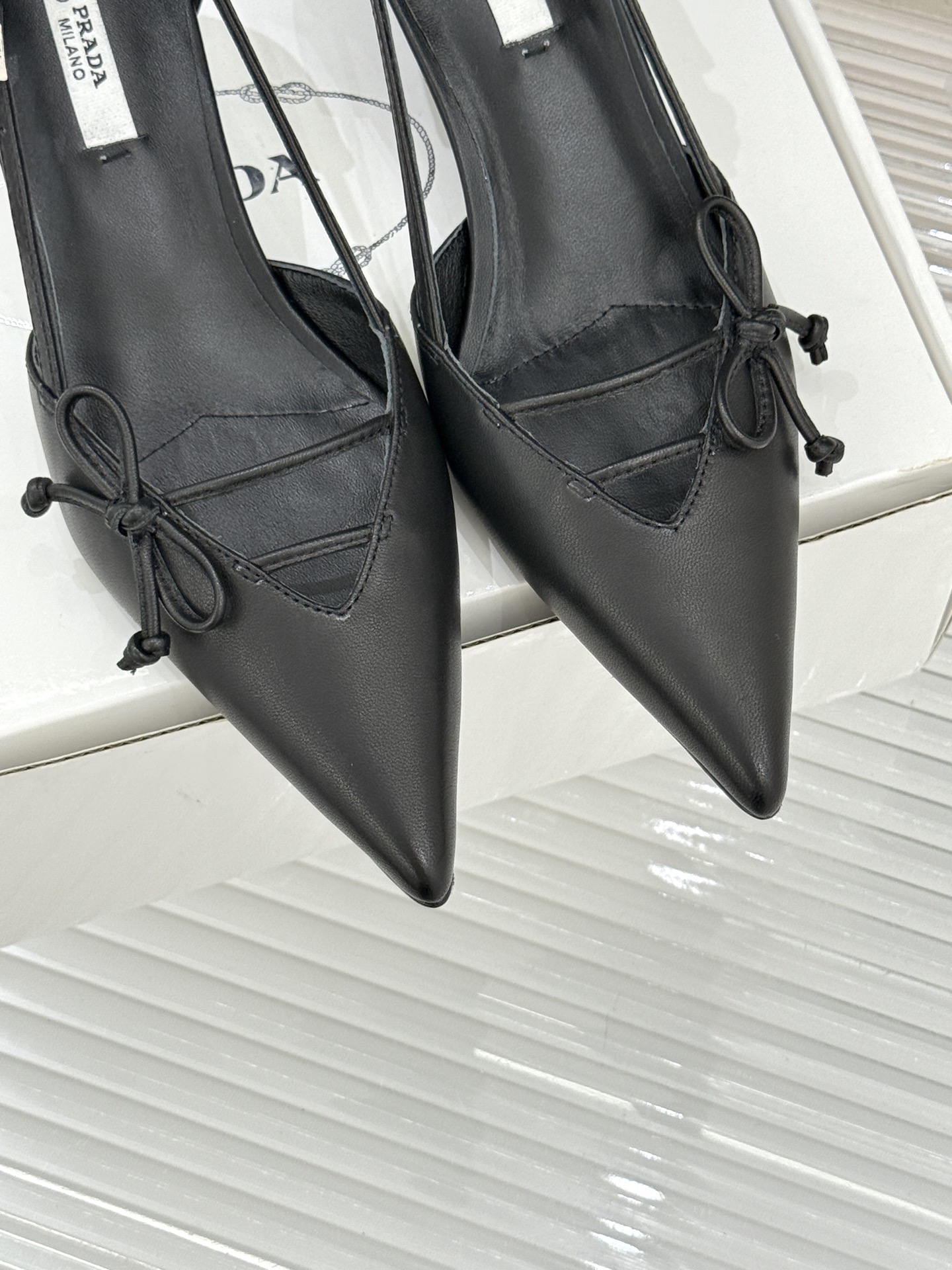 （要飞机盒加10）Prada/普拉达26WF早春新品尖头中空凉鞋高跟鞋当亮橙色秀场的阳光穿透钢窗这双走秀