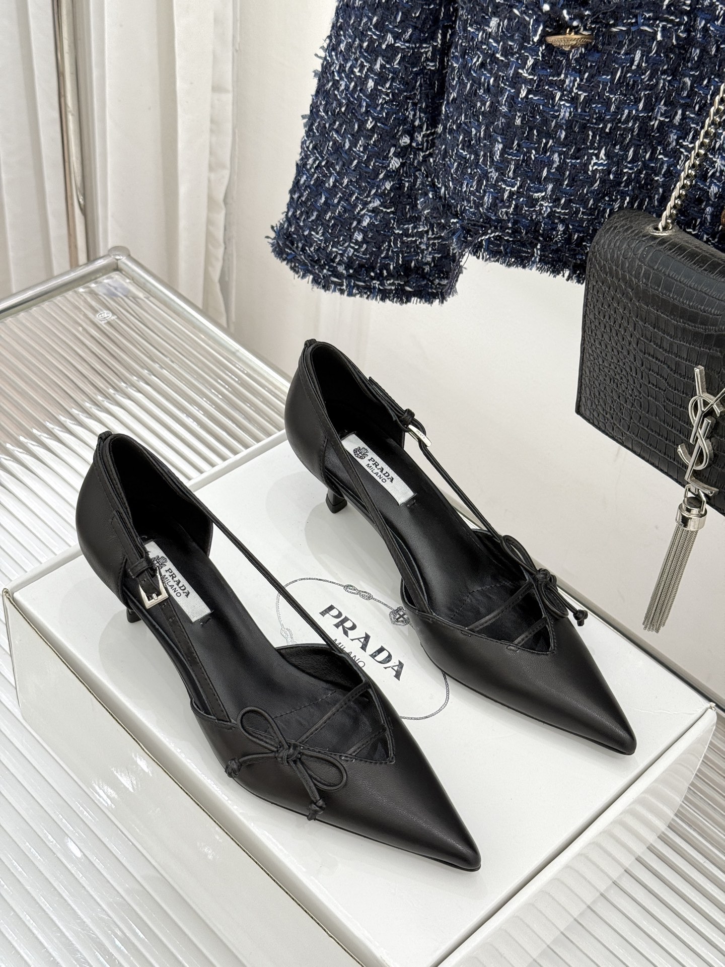 （要飞机盒加10）Prada/普拉达26WF早春新品尖头中空凉鞋高跟鞋当亮橙色秀场的阳光穿透钢窗这双走秀