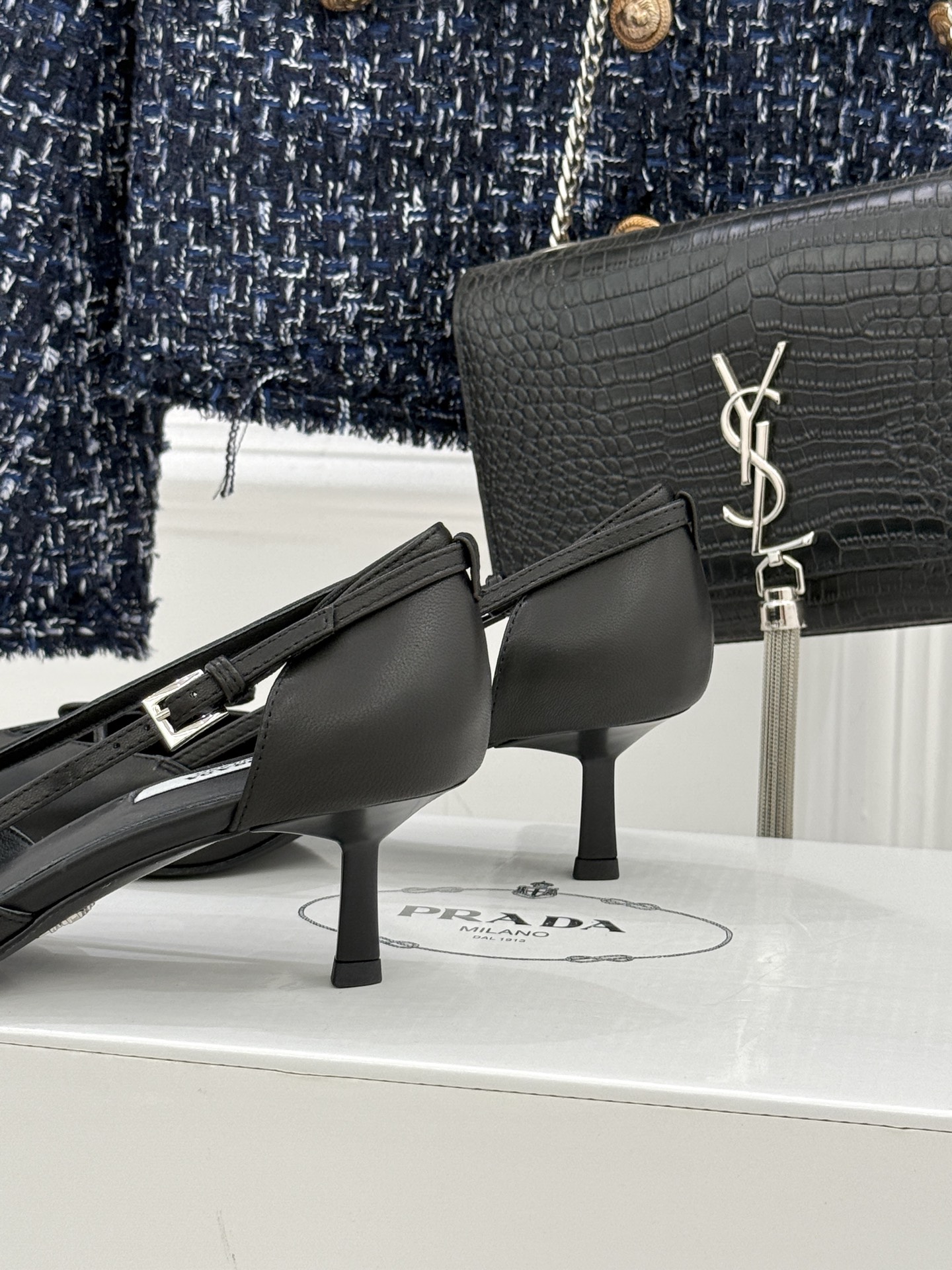 （要飞机盒加10）Prada/普拉达26WF早春新品尖头中空凉鞋高跟鞋当亮橙色秀场的阳光穿透钢窗这双走秀