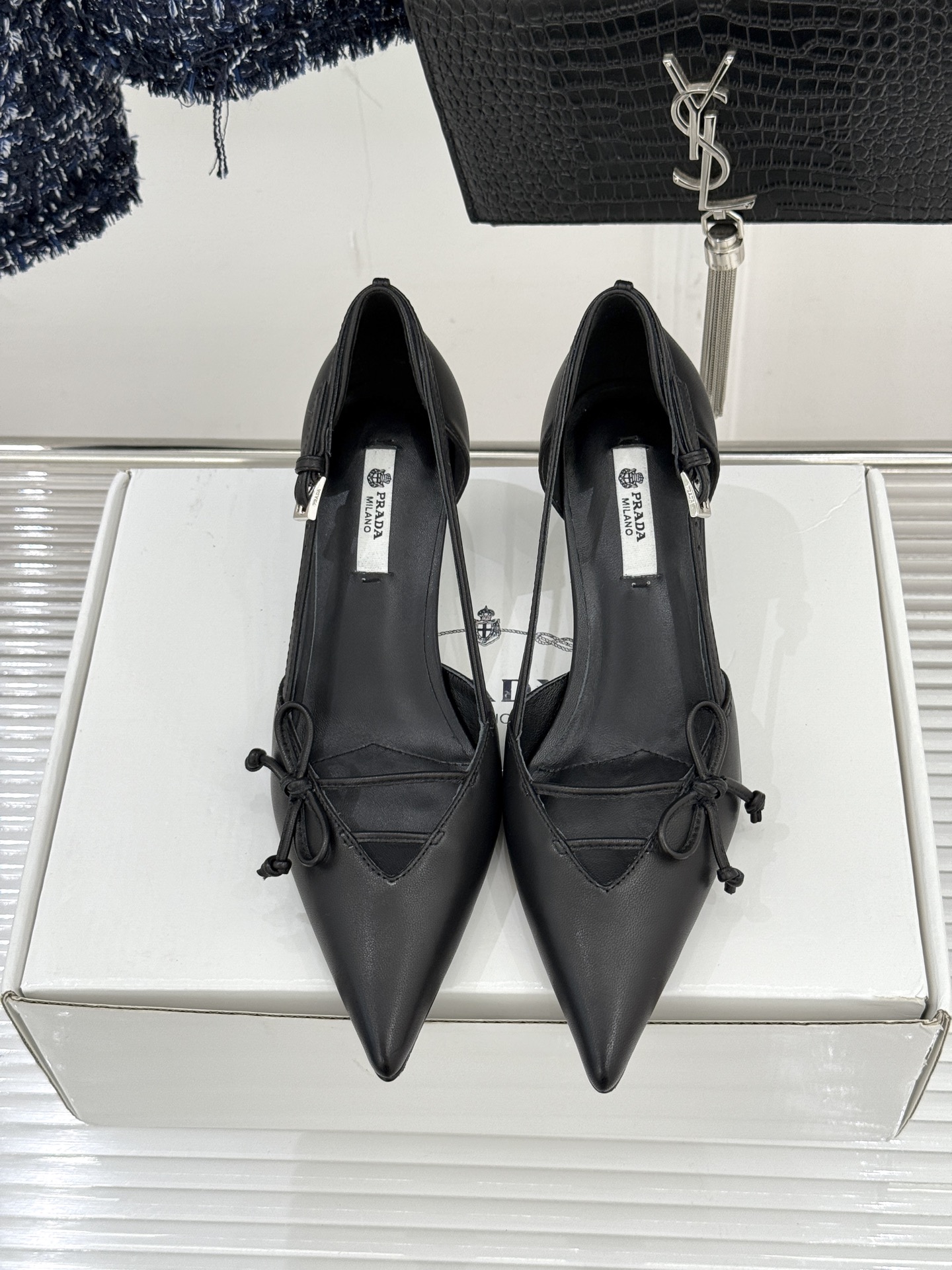 （要飞机盒加10）Prada/普拉达26WF早春新品尖头中空凉鞋高跟鞋当亮橙色秀场的阳光穿透钢窗这双走秀