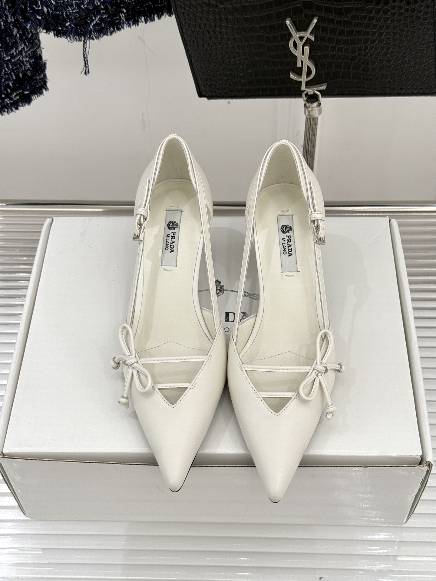 （要飞机盒加10）Prada/普拉达26WF早春新品尖头中空凉鞋高跟鞋当亮橙色秀场的阳光穿透钢窗这双走秀